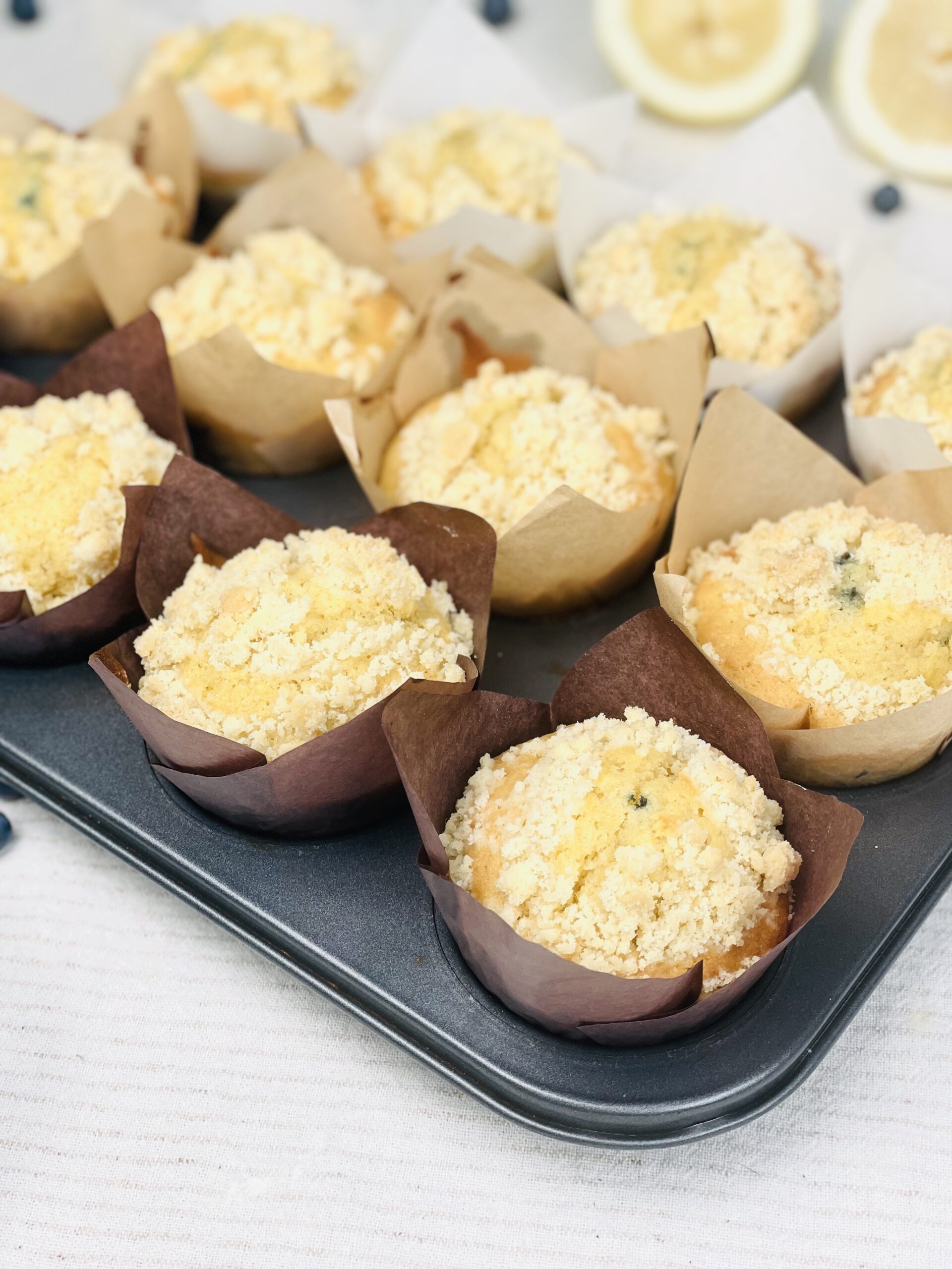 Fertig gebackene Sauerteig-Blaubeer-Muffin.