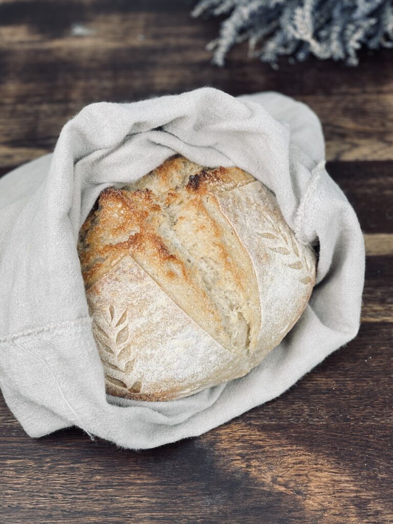 Sauerteigbrot richtig lagern in Leinensäcken