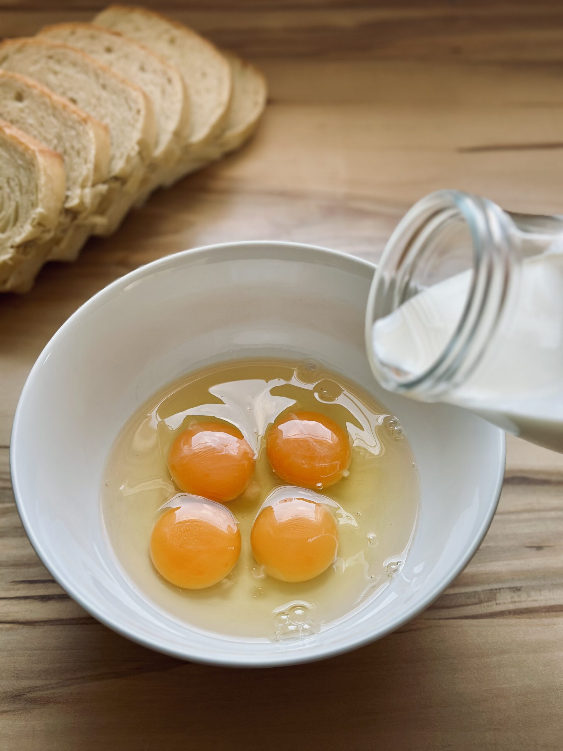 Sauerteig French Toast Eier Mischung herstellen