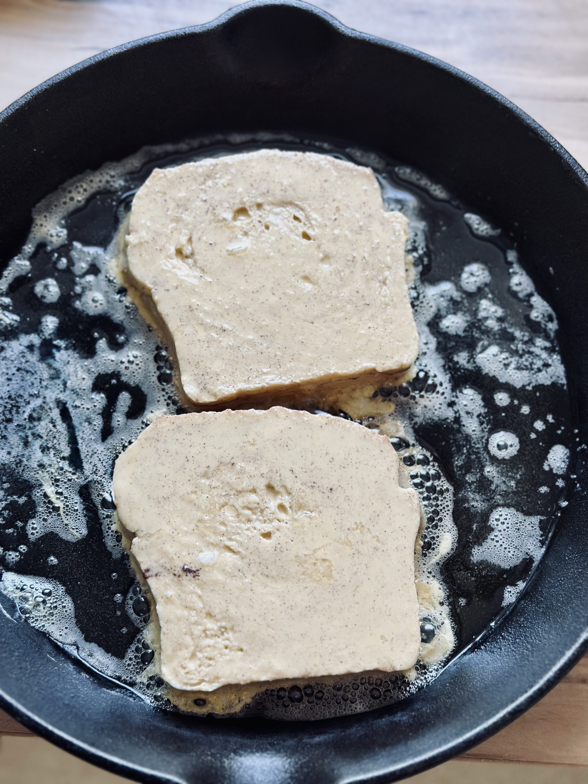 French Toast auf mittlerer Hitze anbraten