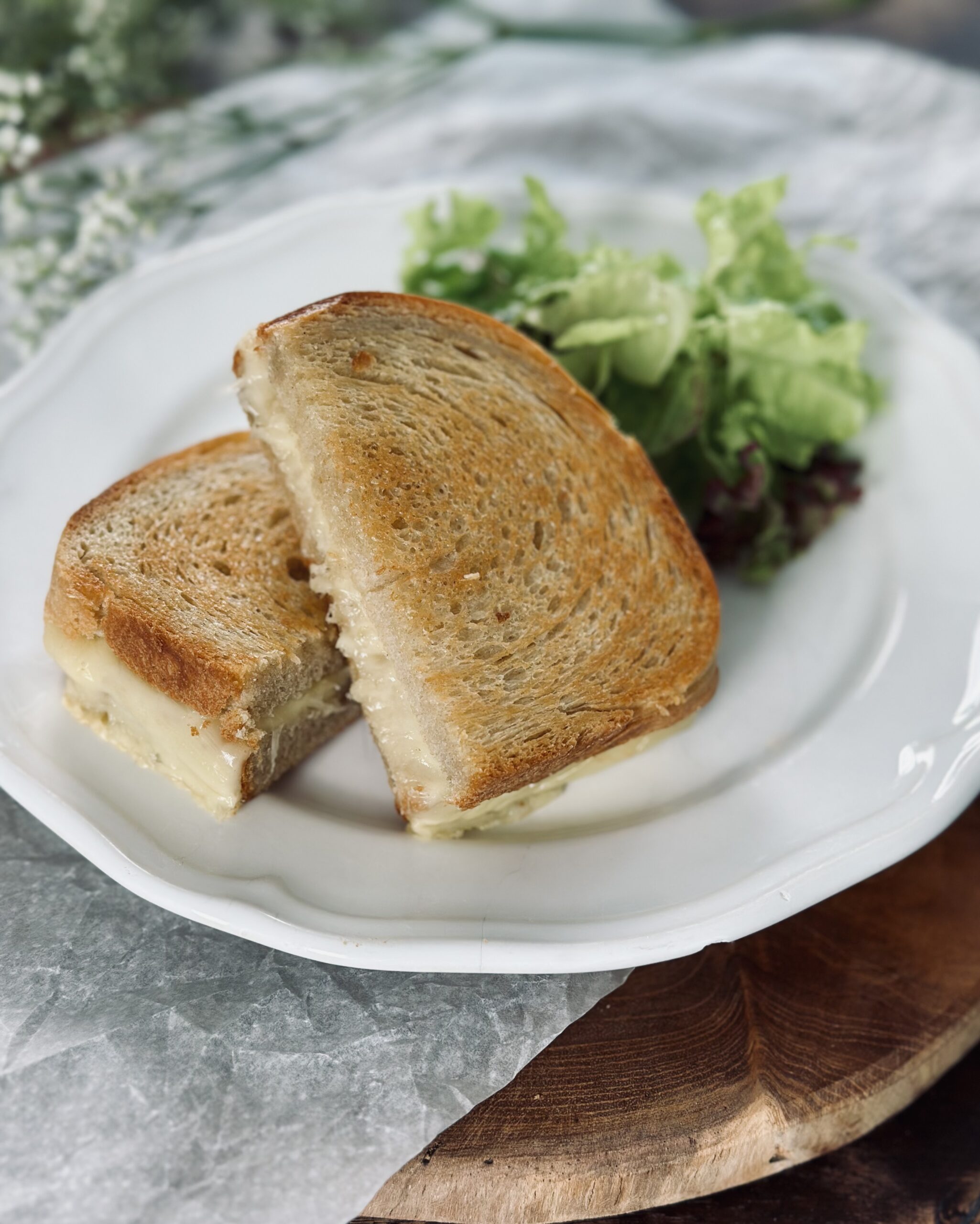 Grilled Cheese mit Salat