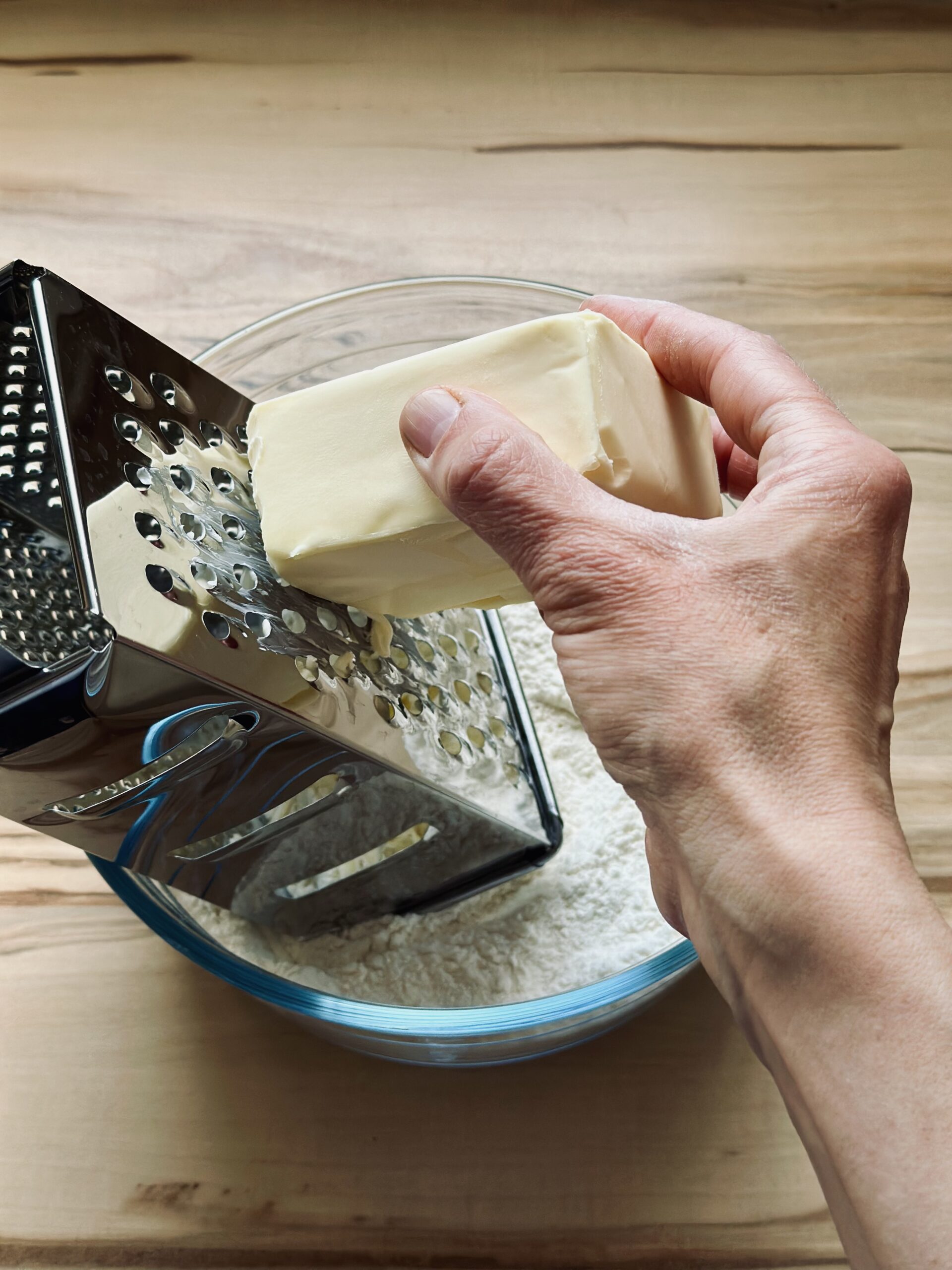 Butter in das Mehl reiben
