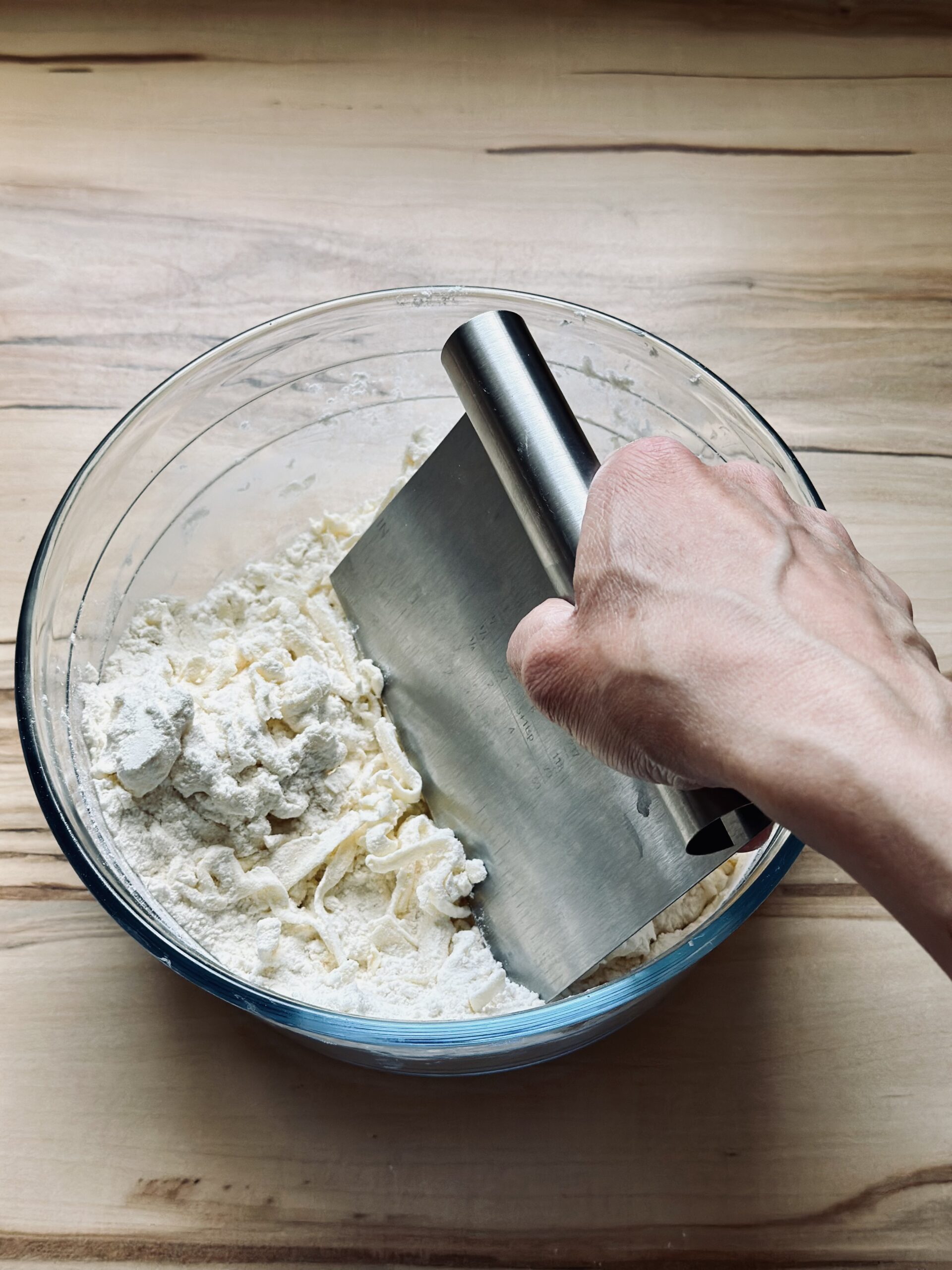 Butter in das Mehl einarbeiten