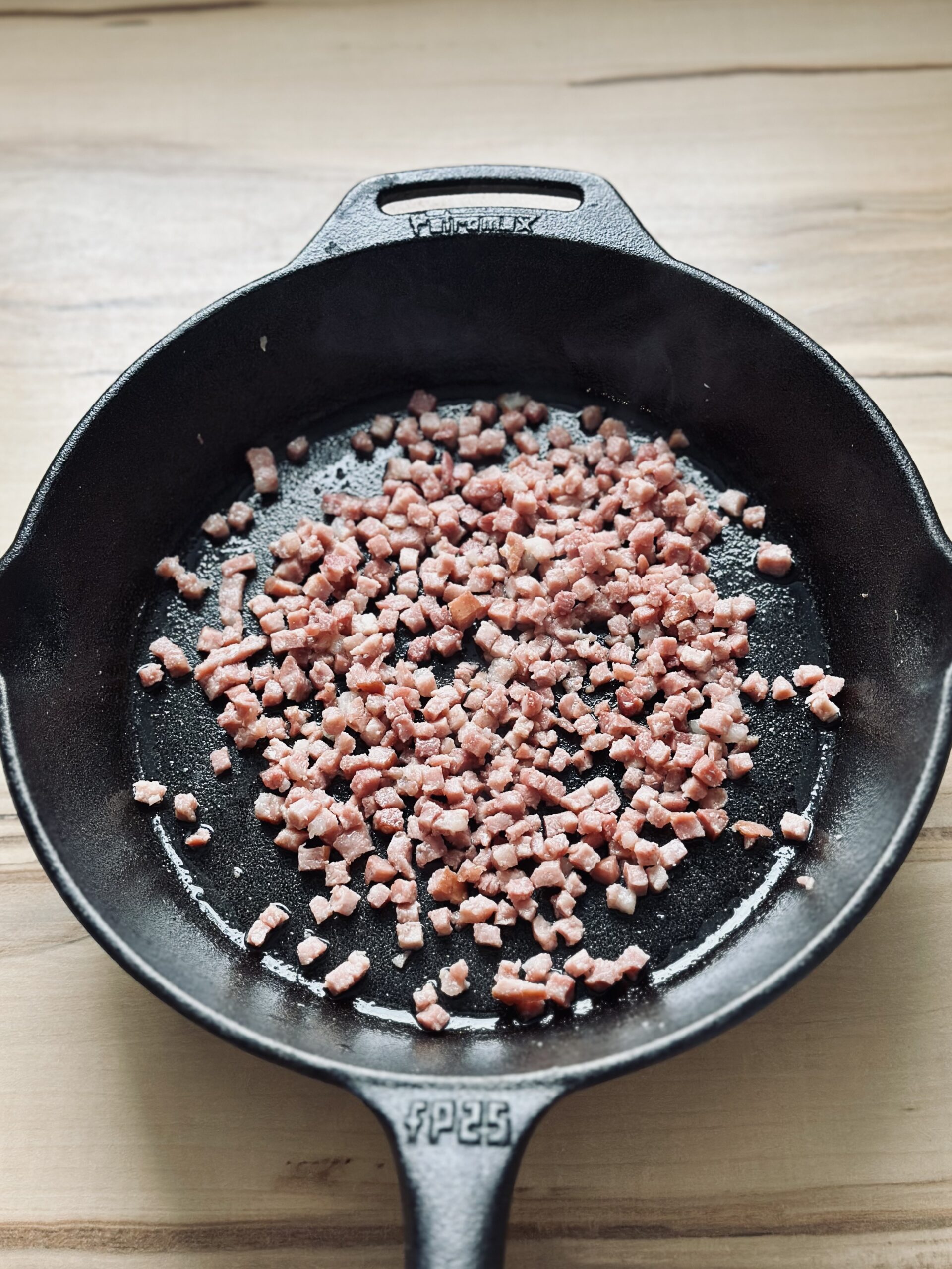 Speck in einer Pfanne anbraten