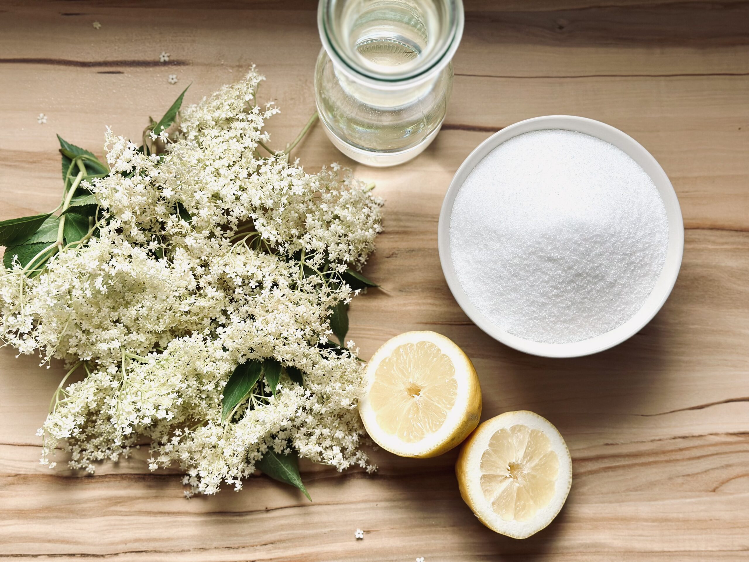 Zutaten für Holunderblütensirup