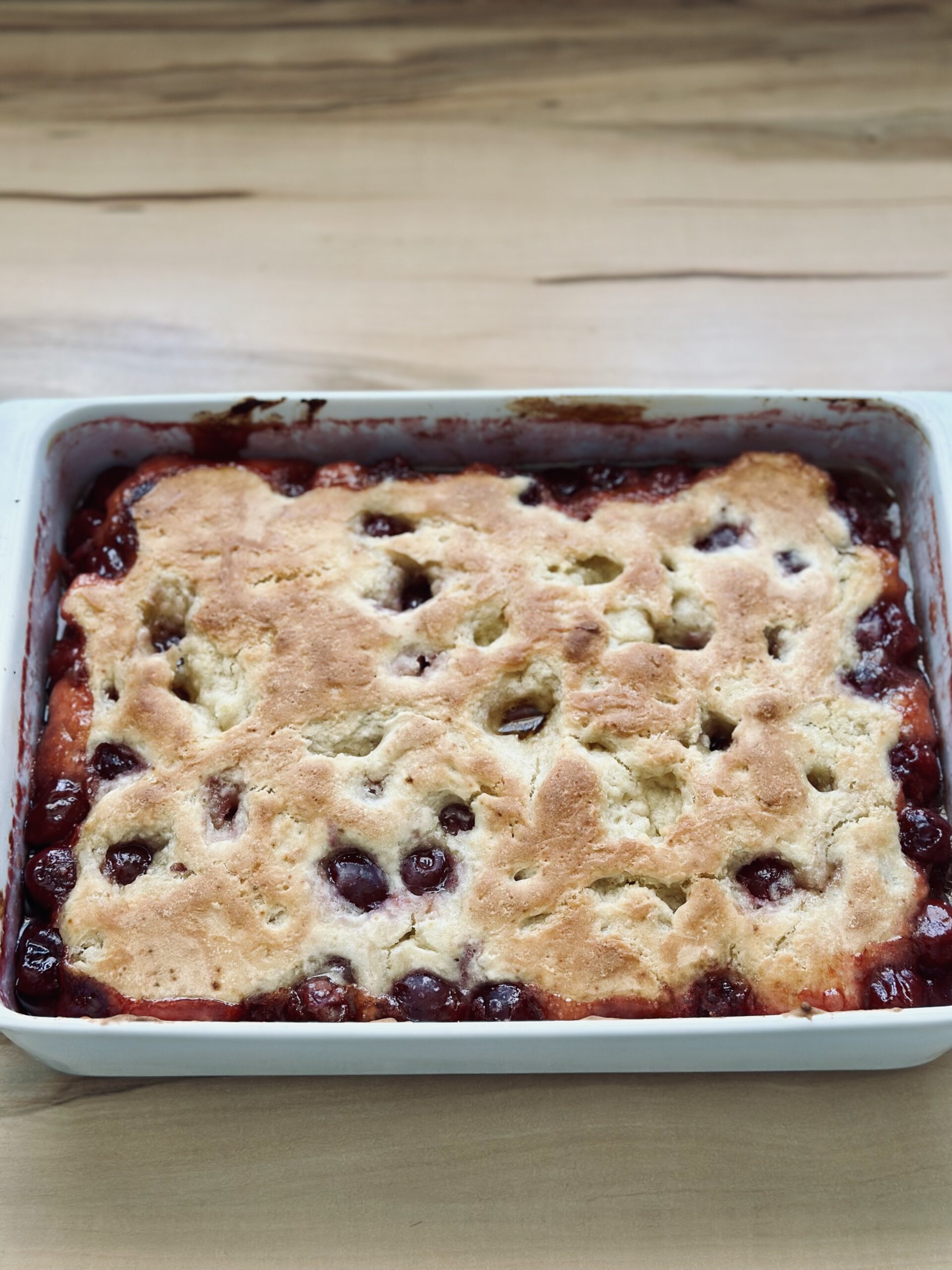 Fertig gebackener Sauerteig Cobbler