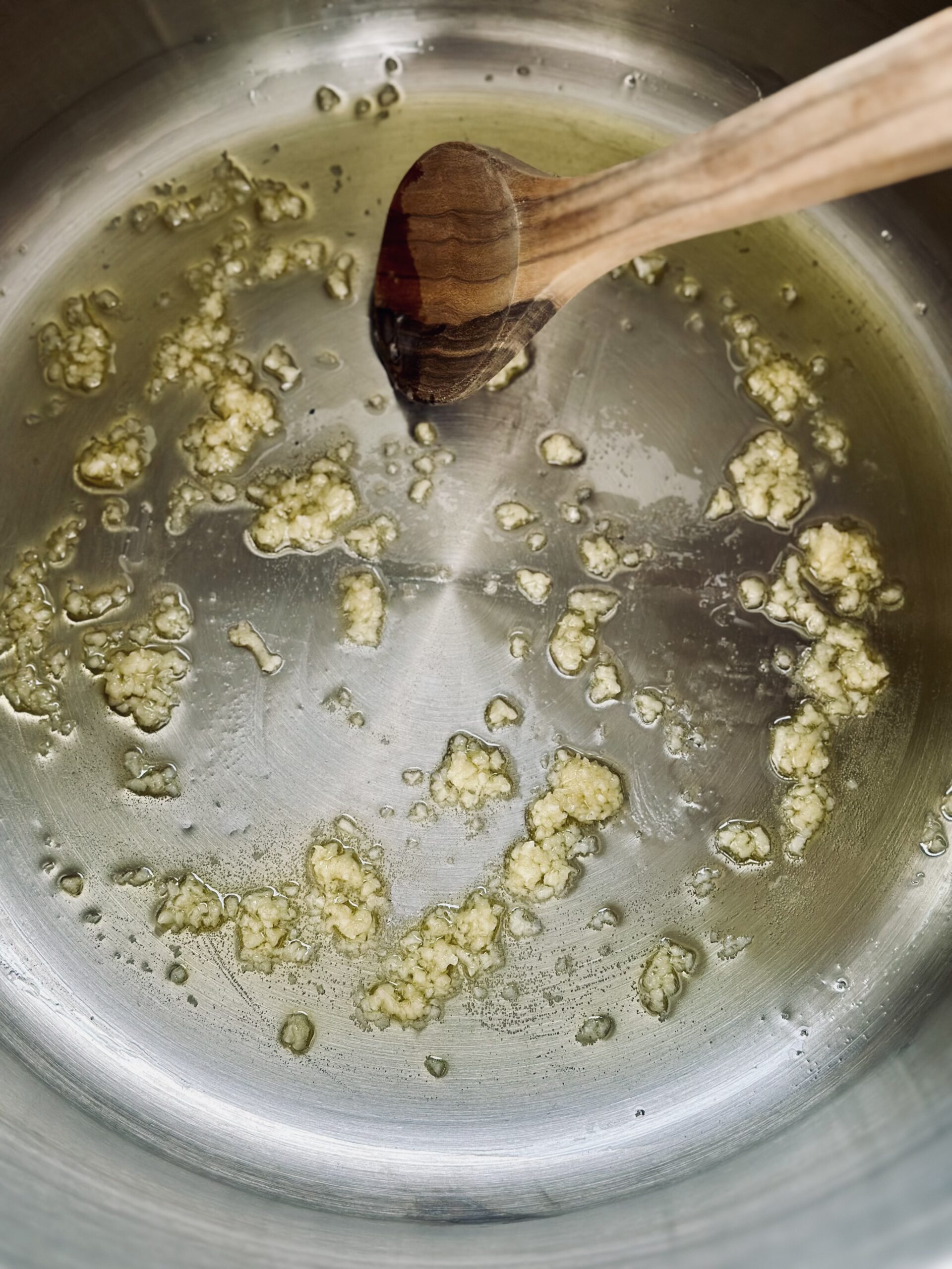 Knoblauch anschwitzen aber nicht bräunen