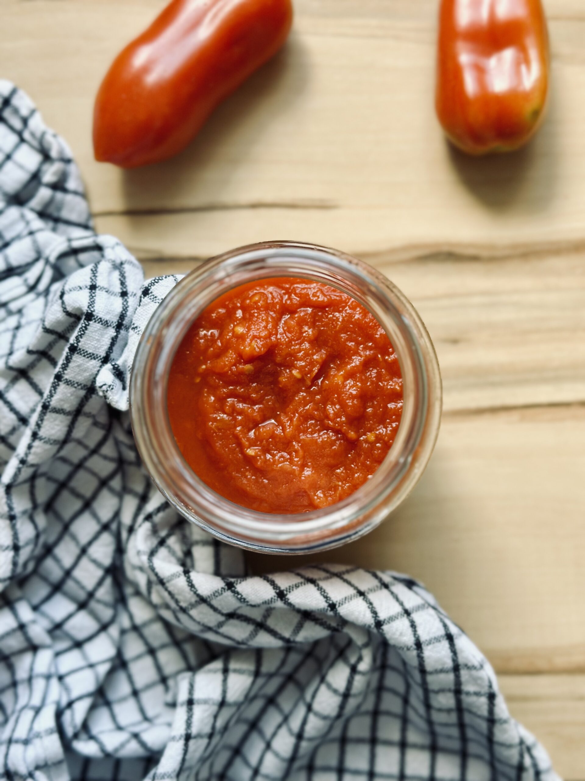 Selbstgemachte Tomatensoße einkochen