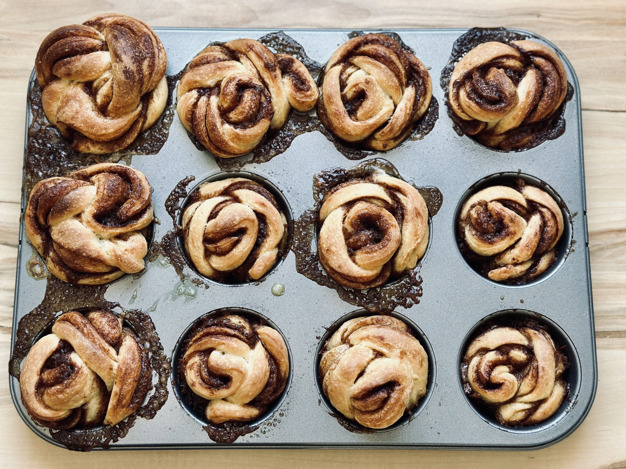 Fertig gebackene Cinnamon Twists. 
