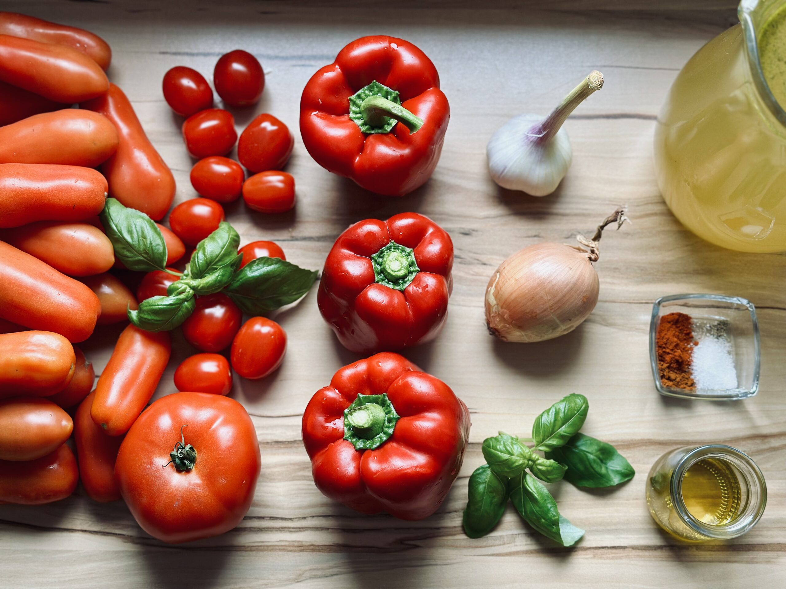 Zutaten für geröstete Paprika Tomatensuppe