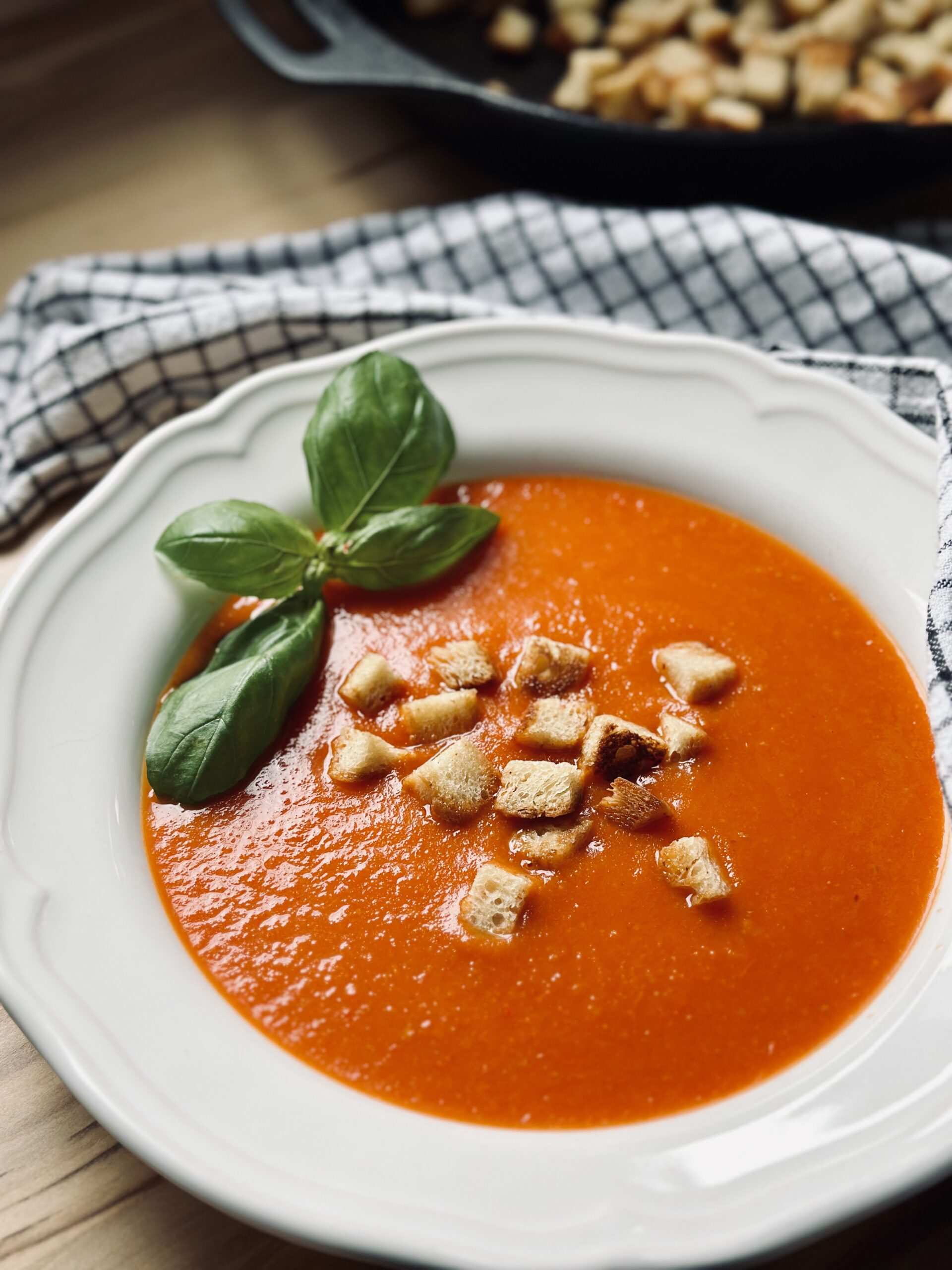Geröstete Paprika-Tomaten-Suppe