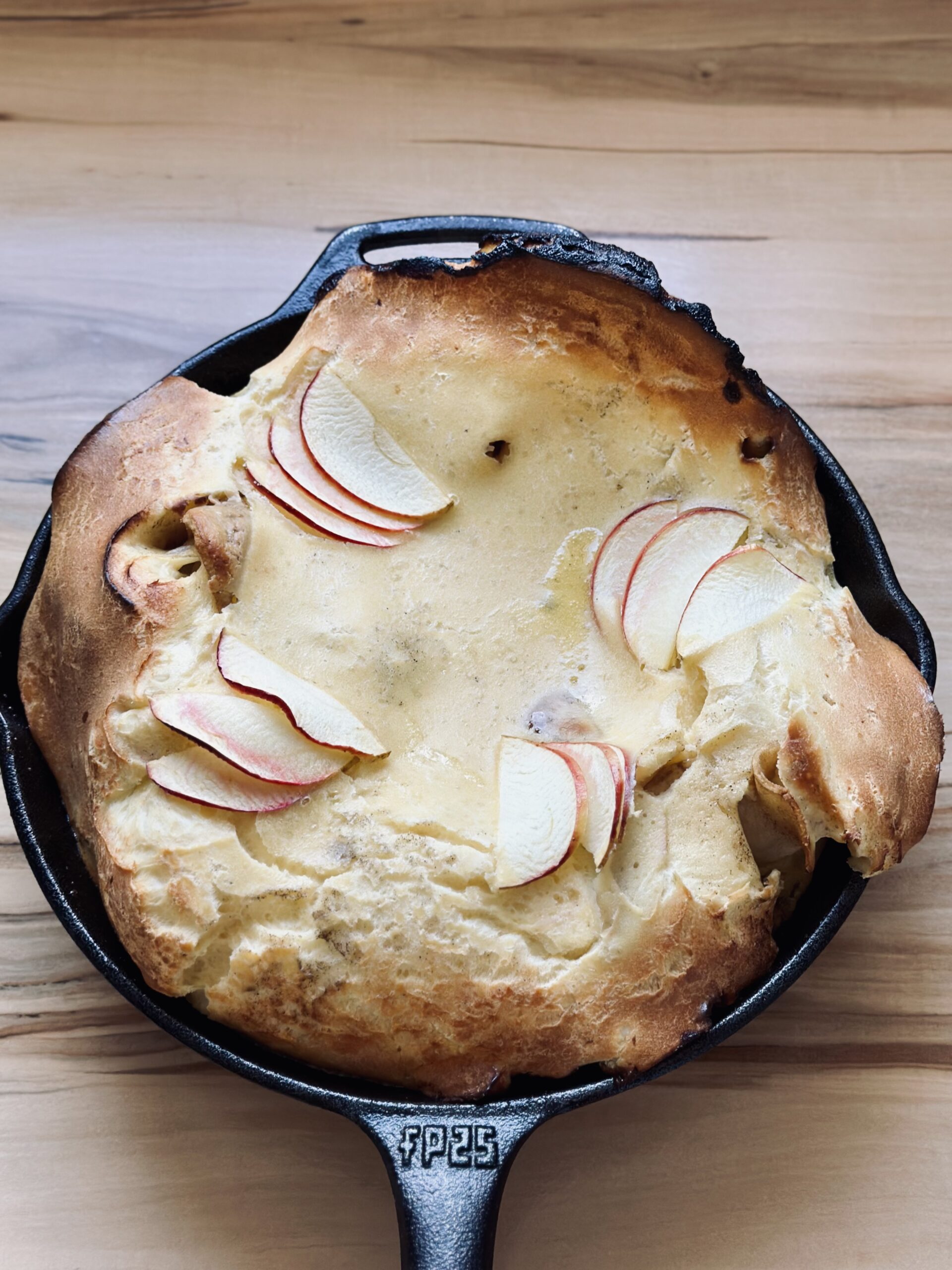 Fertig gebackener Ofenpfannkuchen