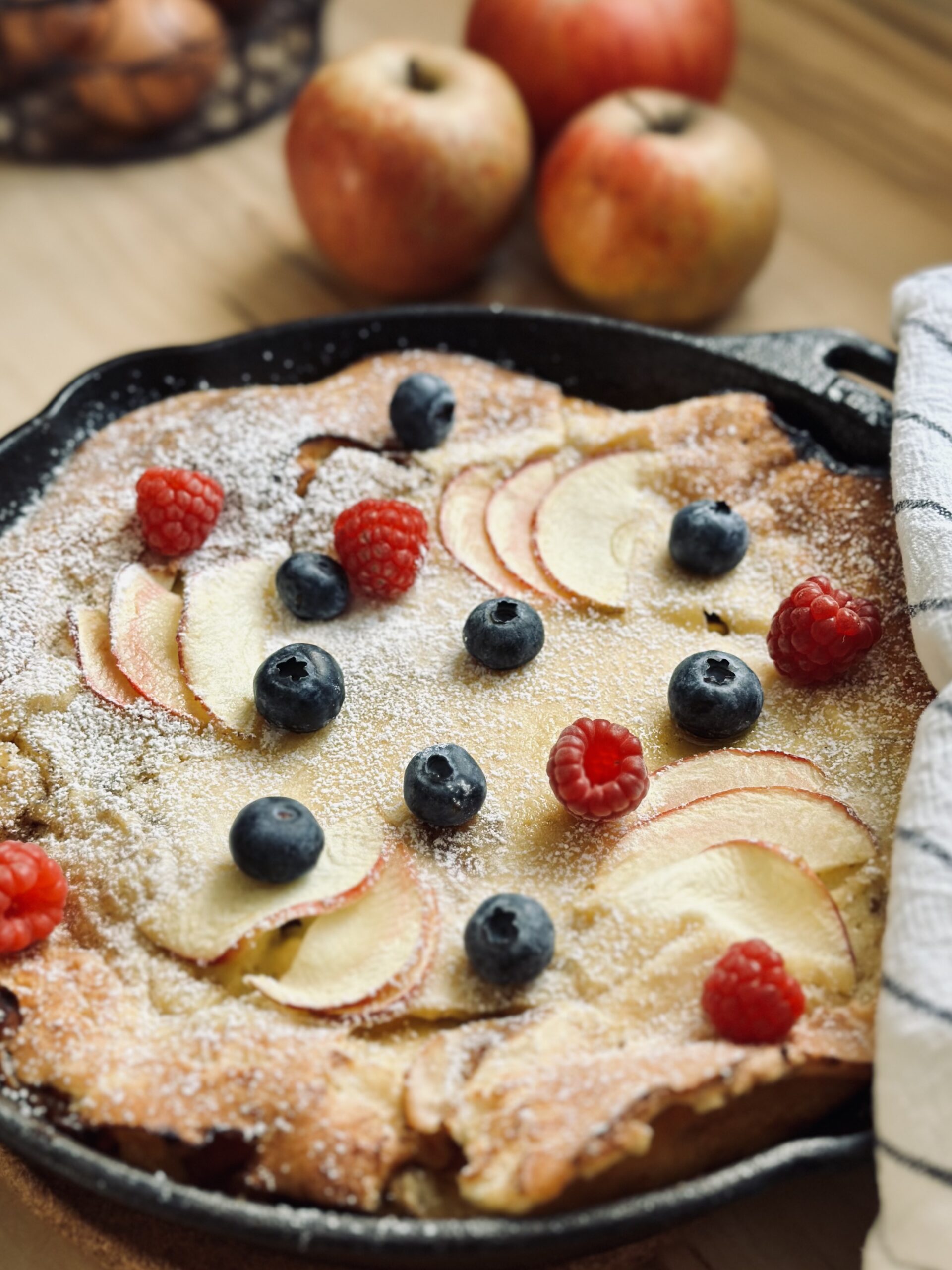 Dutch baby - Ofenpfannkuchen mit Apfel und Zimt