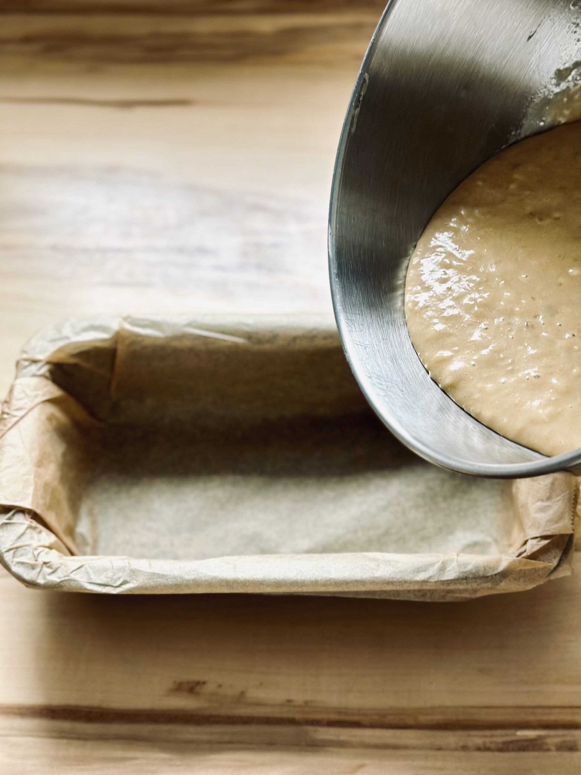 Teig in eine Kastenform geben