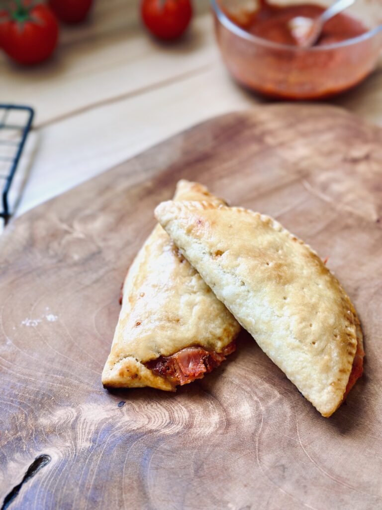Sauerteig-Pizzataschen