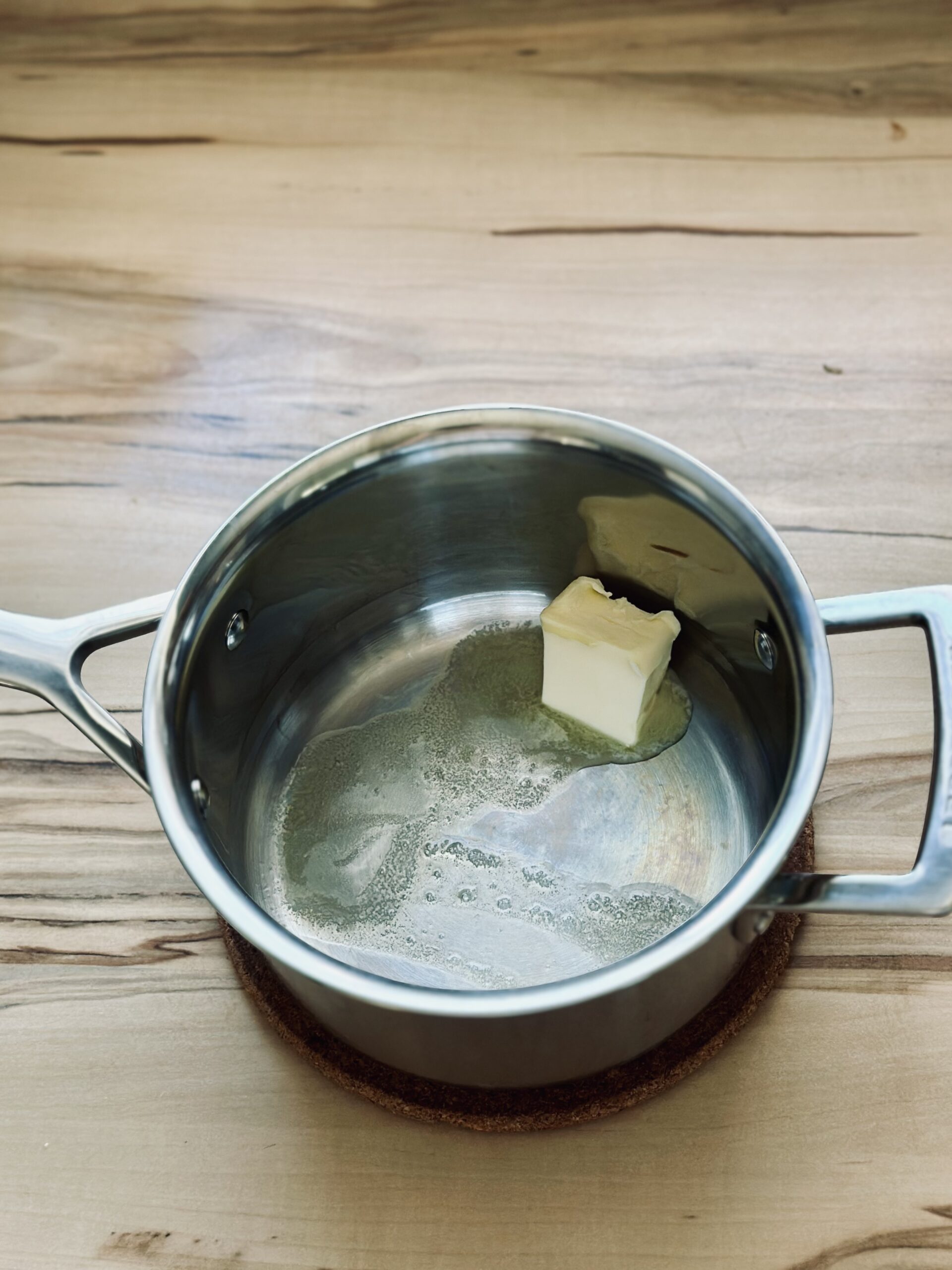 In einem Topf Butter schmelzen lassen