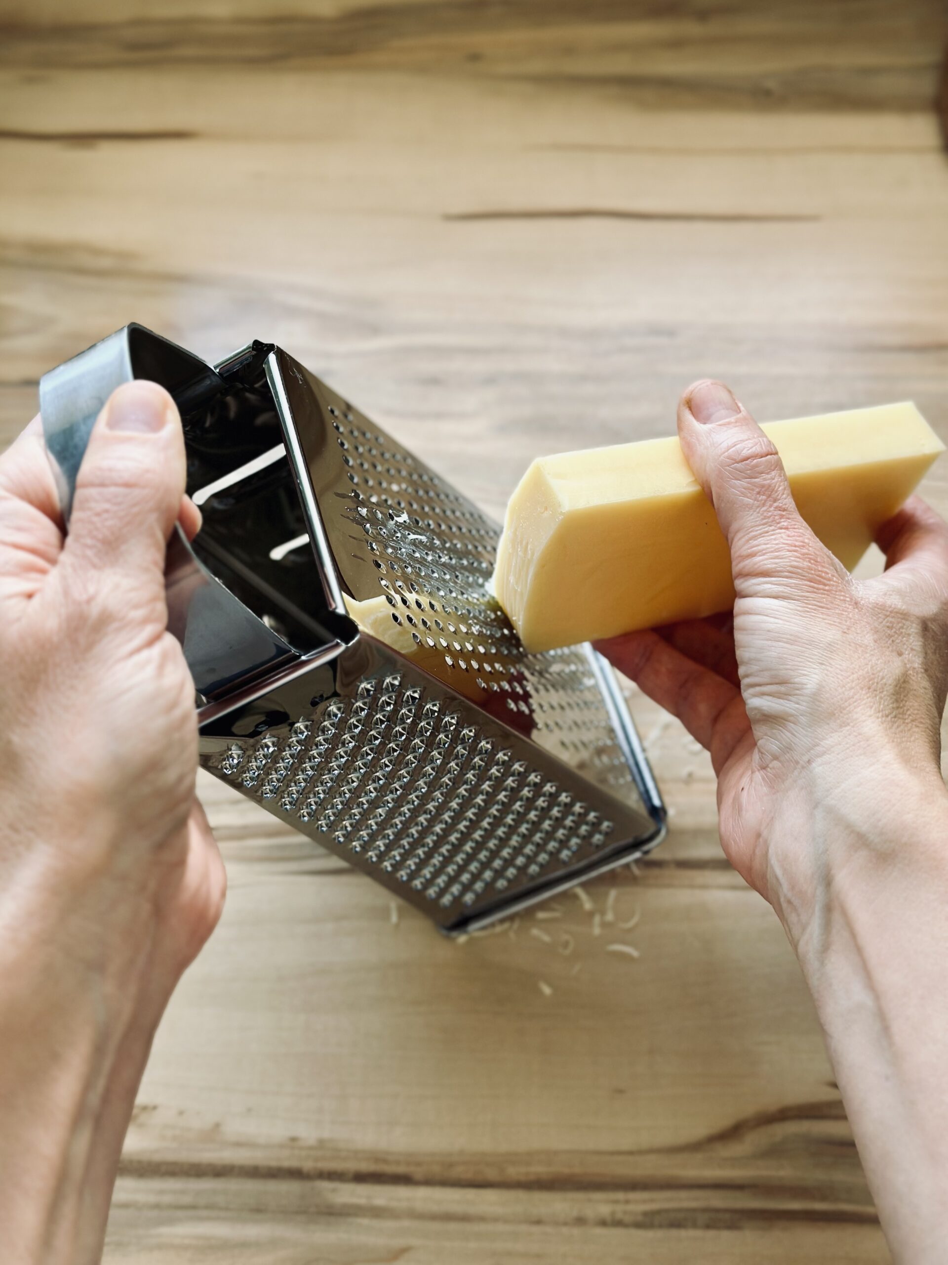 Gegebenenfalls Käse reiben