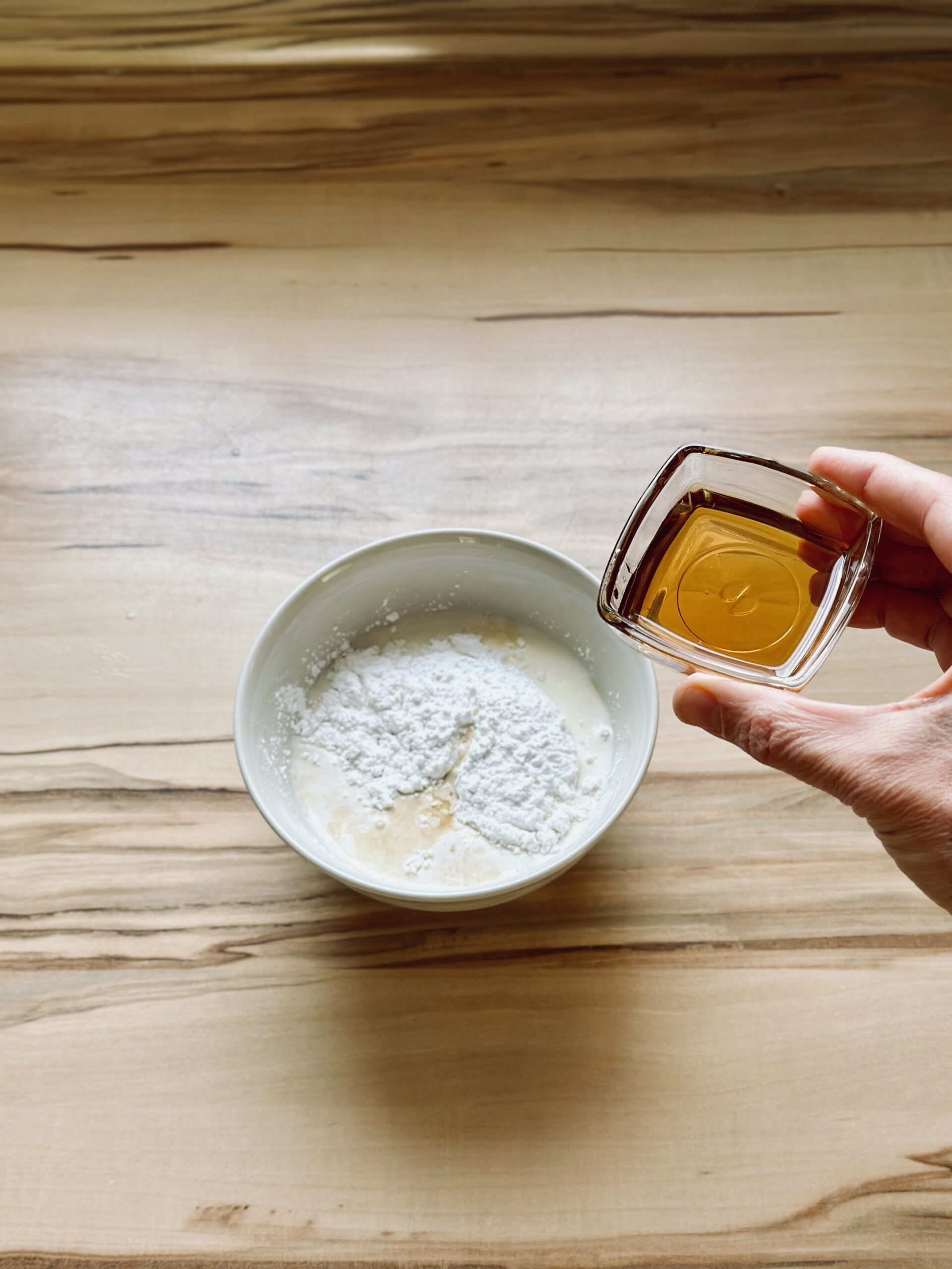 Ahornsirup oder Zucker hinzufügen