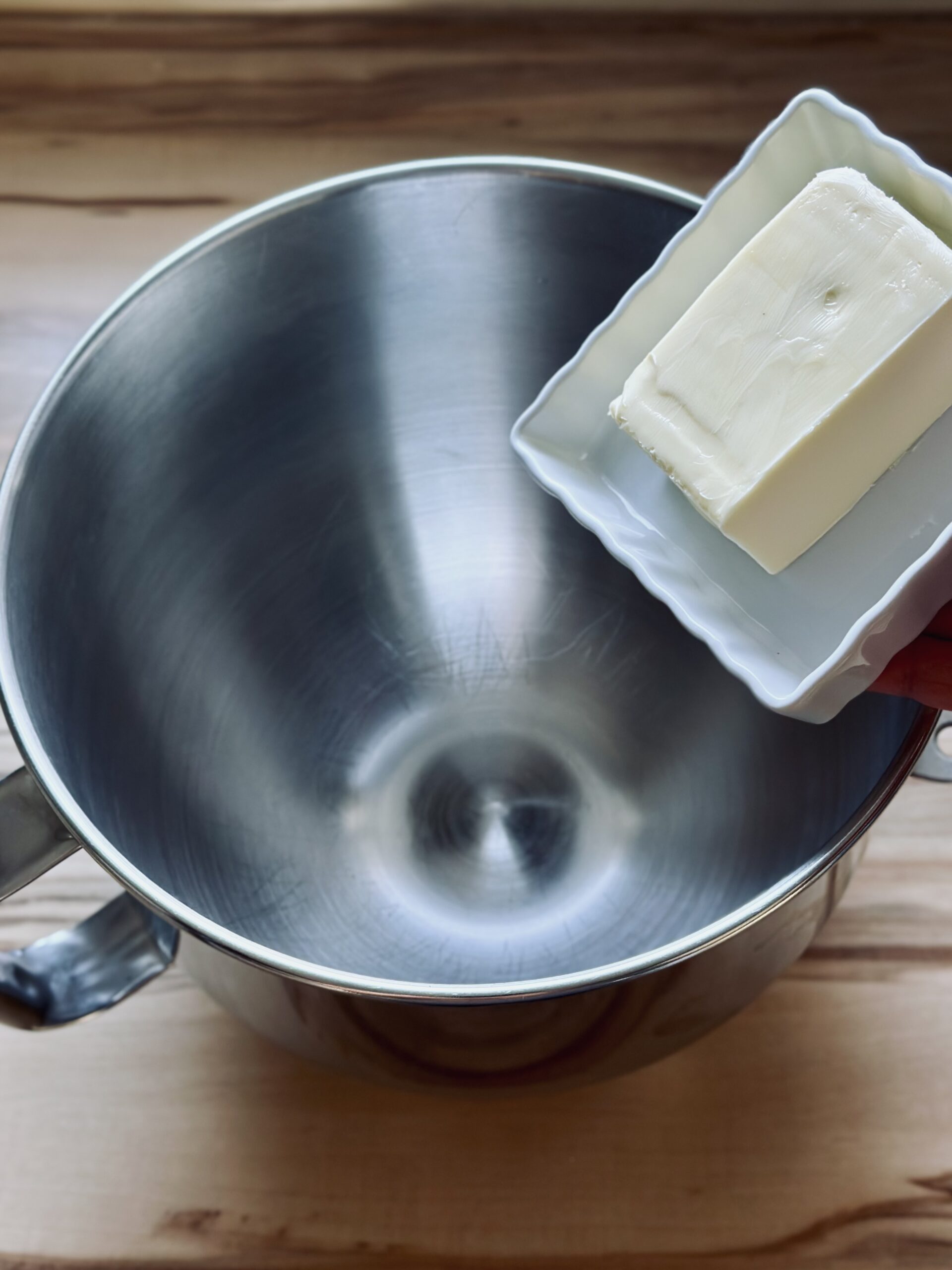 Butter in eine Rührschüssel geben