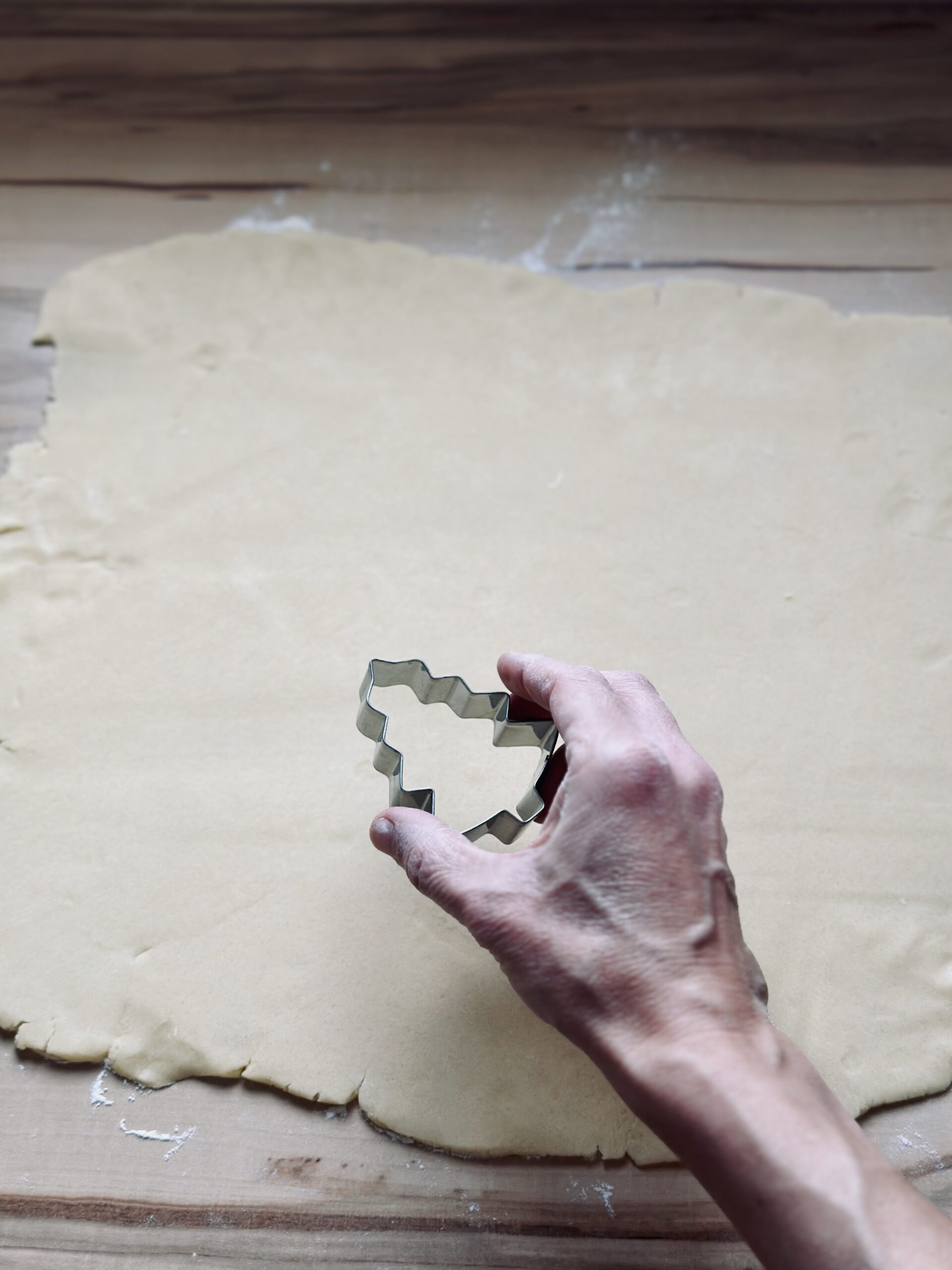 Teig mit Ausstechern ausstechen