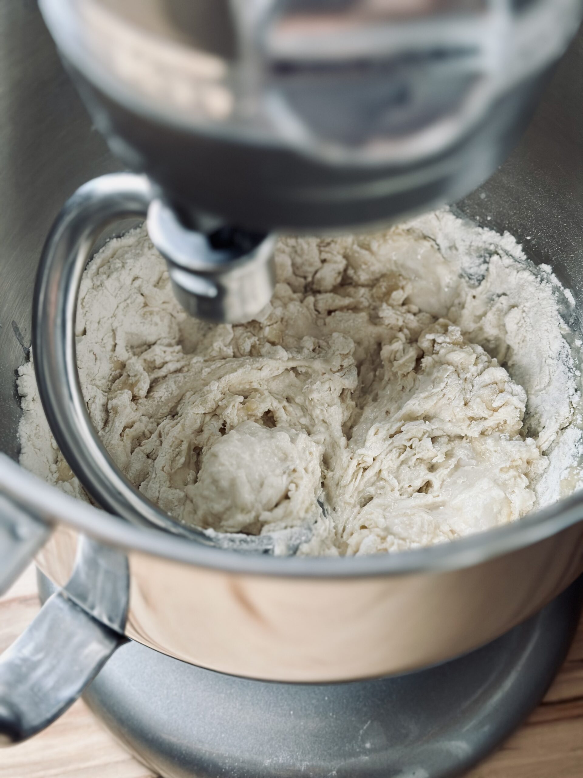 Cupcake Teig mit einer Rührmaschine gut verrühren