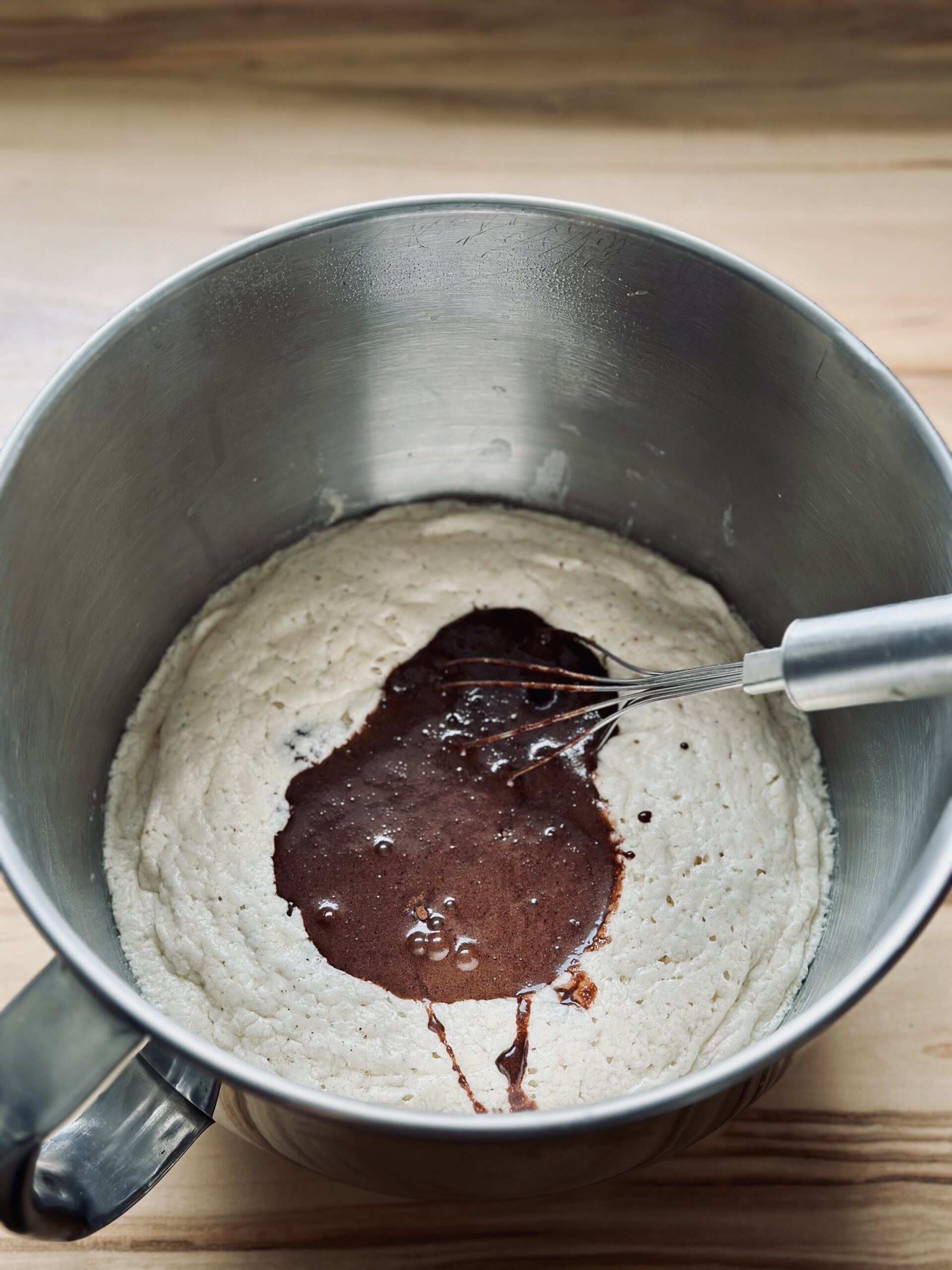 Teig gut mit einem Schneebesen verrühren