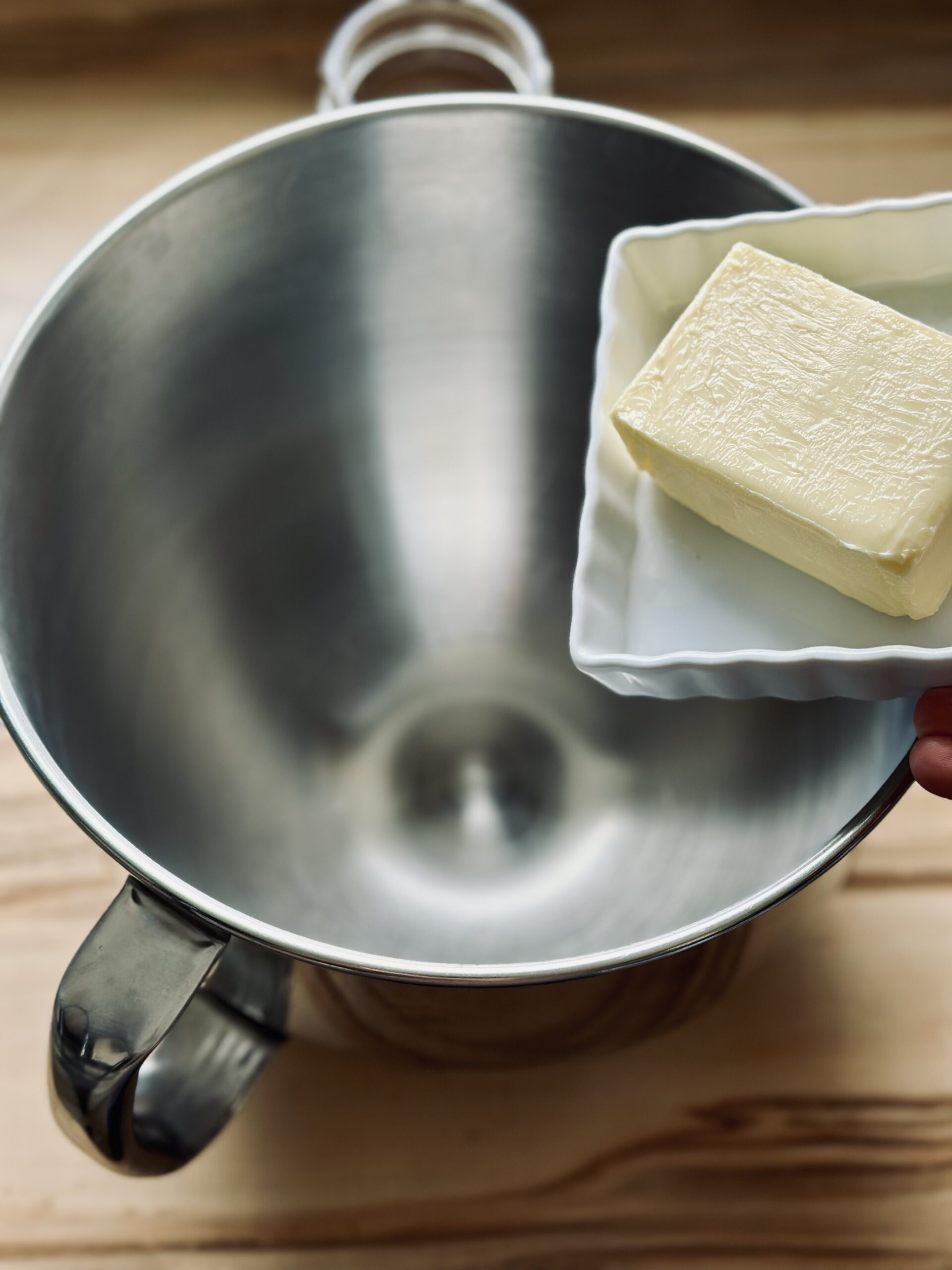 Butter in eine Rührschüssel geben