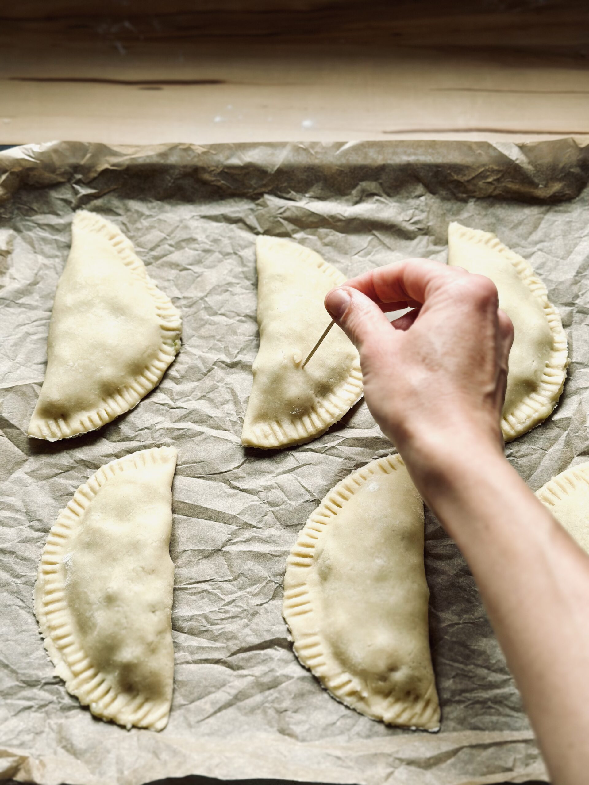 Löcher in die Oberfläche stechen 