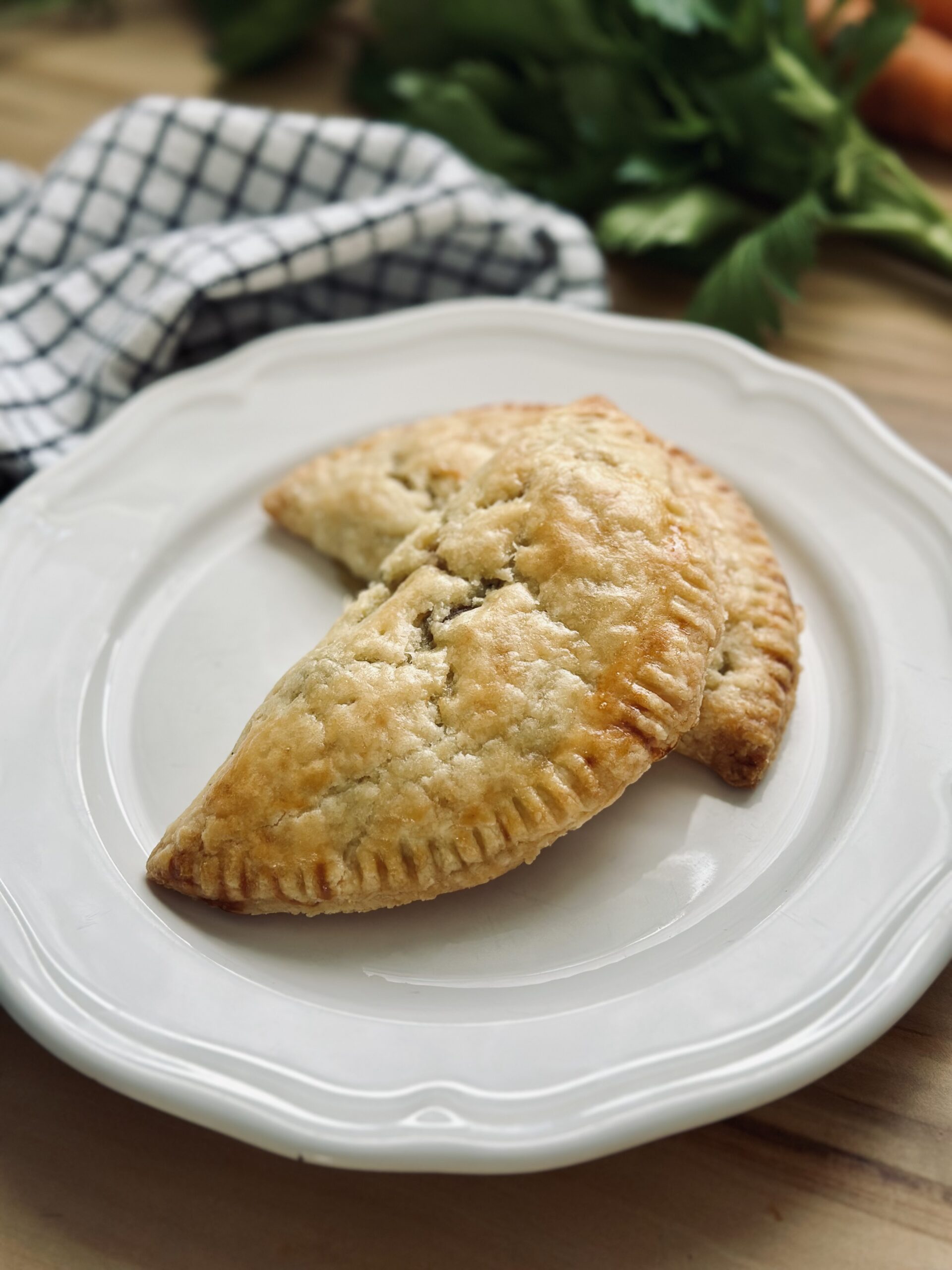 Schneller Snack für Kinder - Sauerteigtaschen mit cremiger Hühnchenfüllung