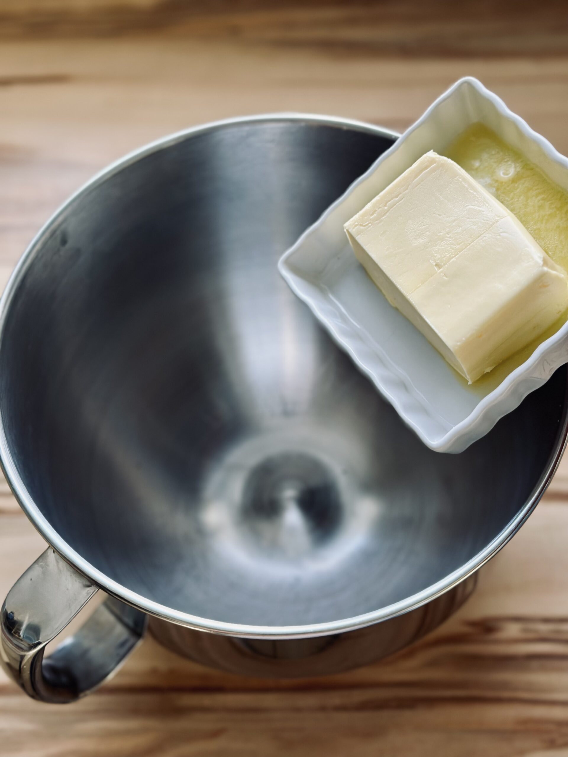 Butter in eine Rührschüssel geben
