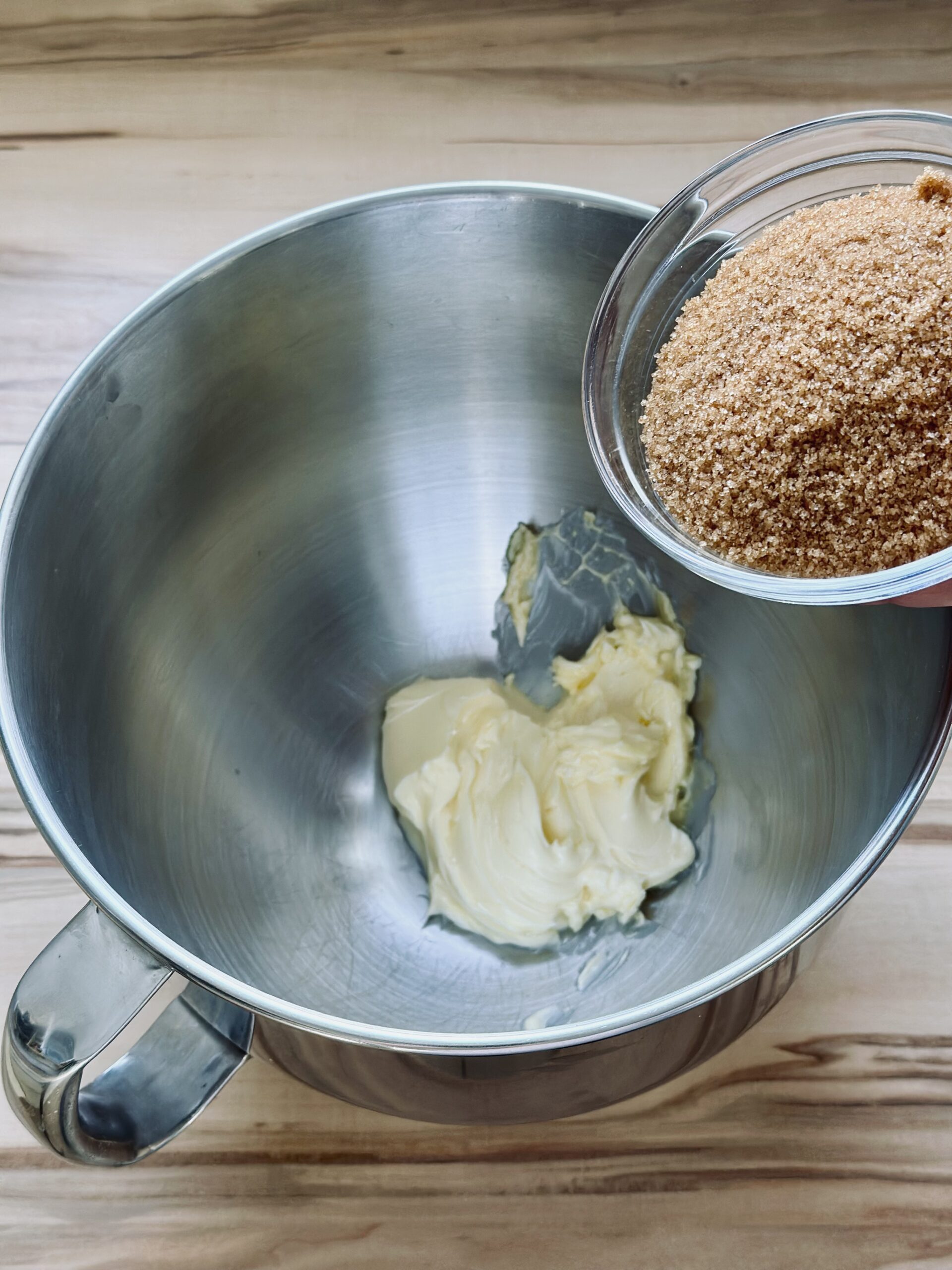 Brauner Zucker hinzufügen