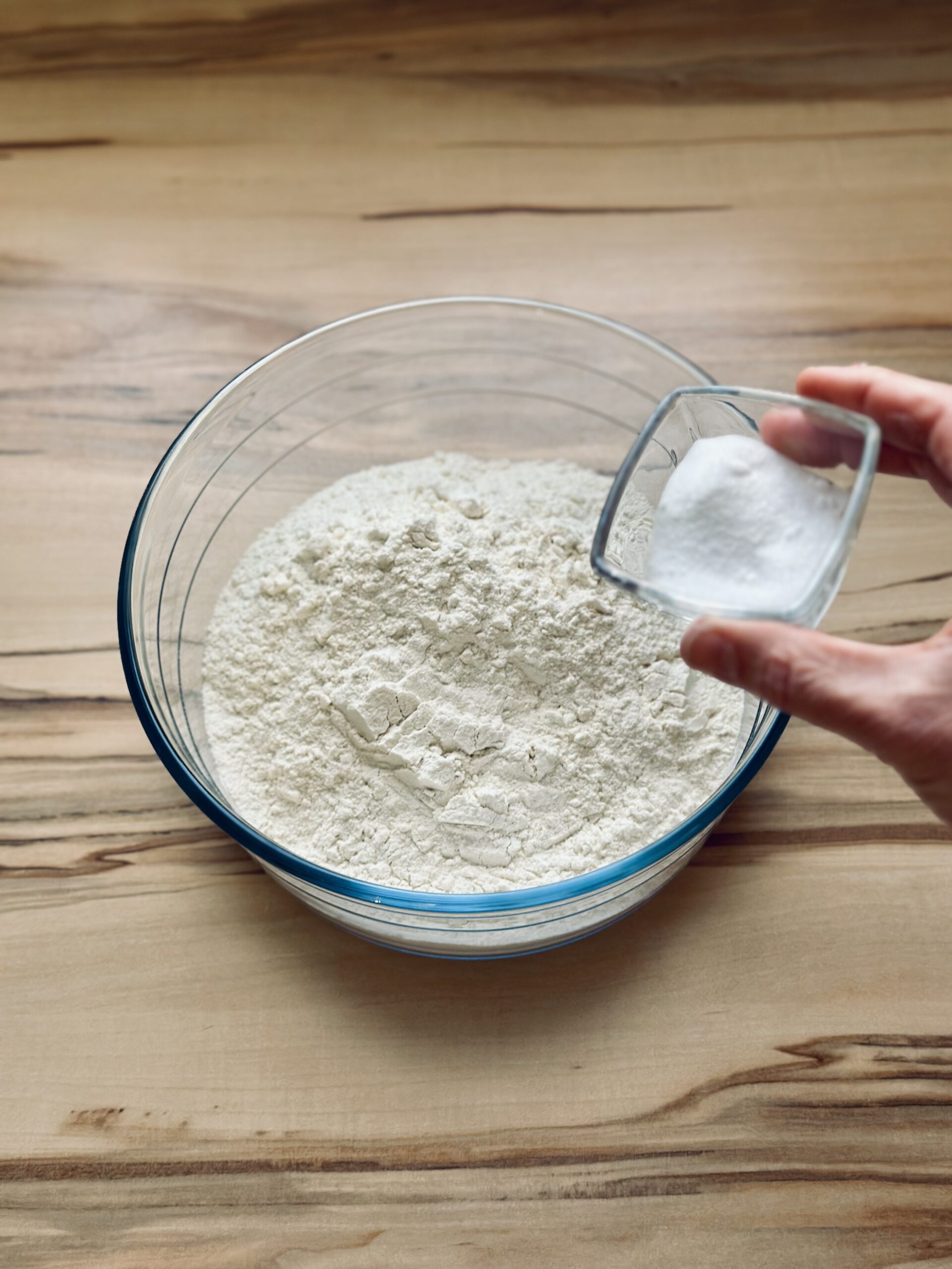 Salz und Natron hinzufügen