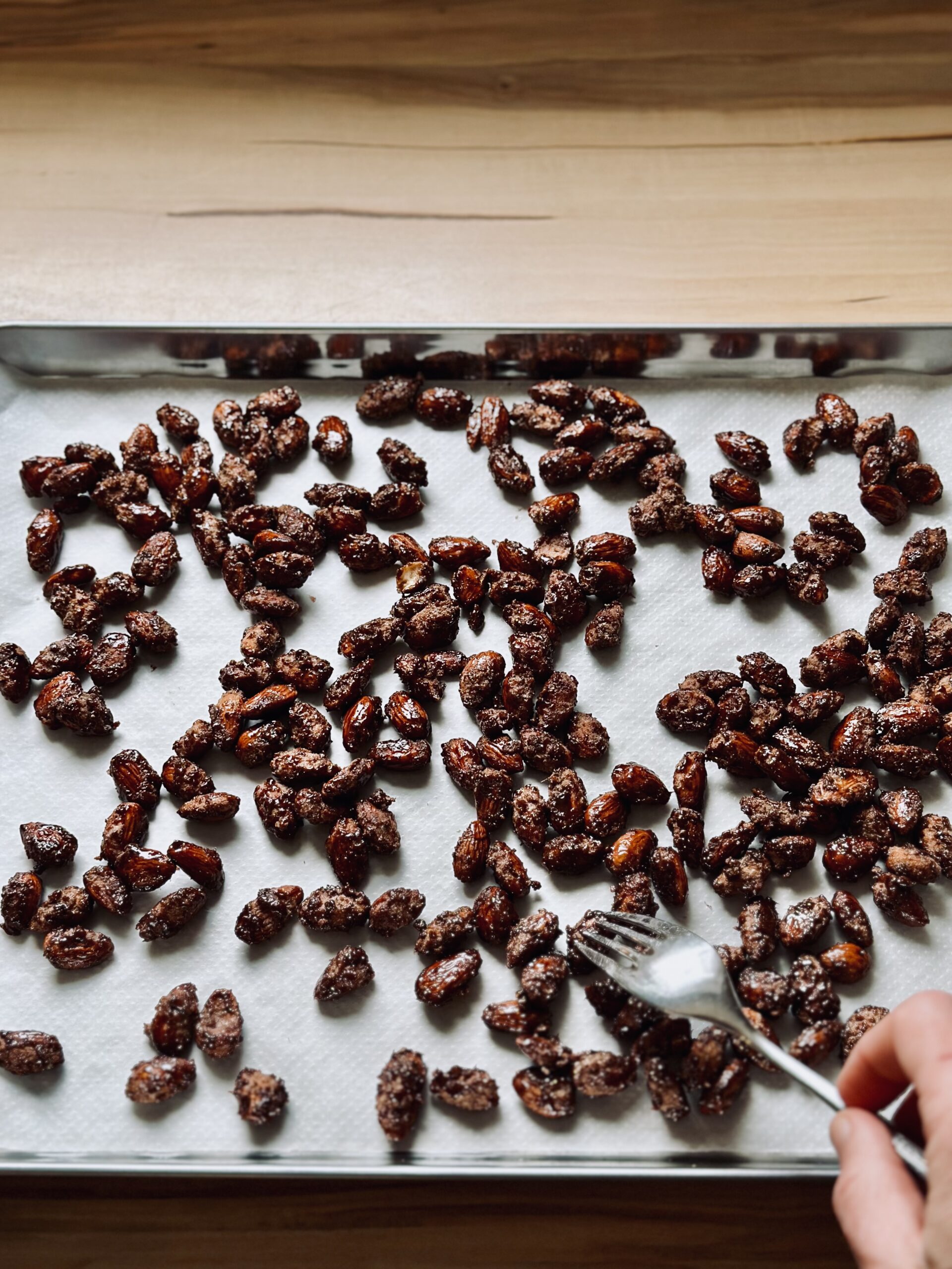 Mandeln auseinander ziehen und abkühlen lassen