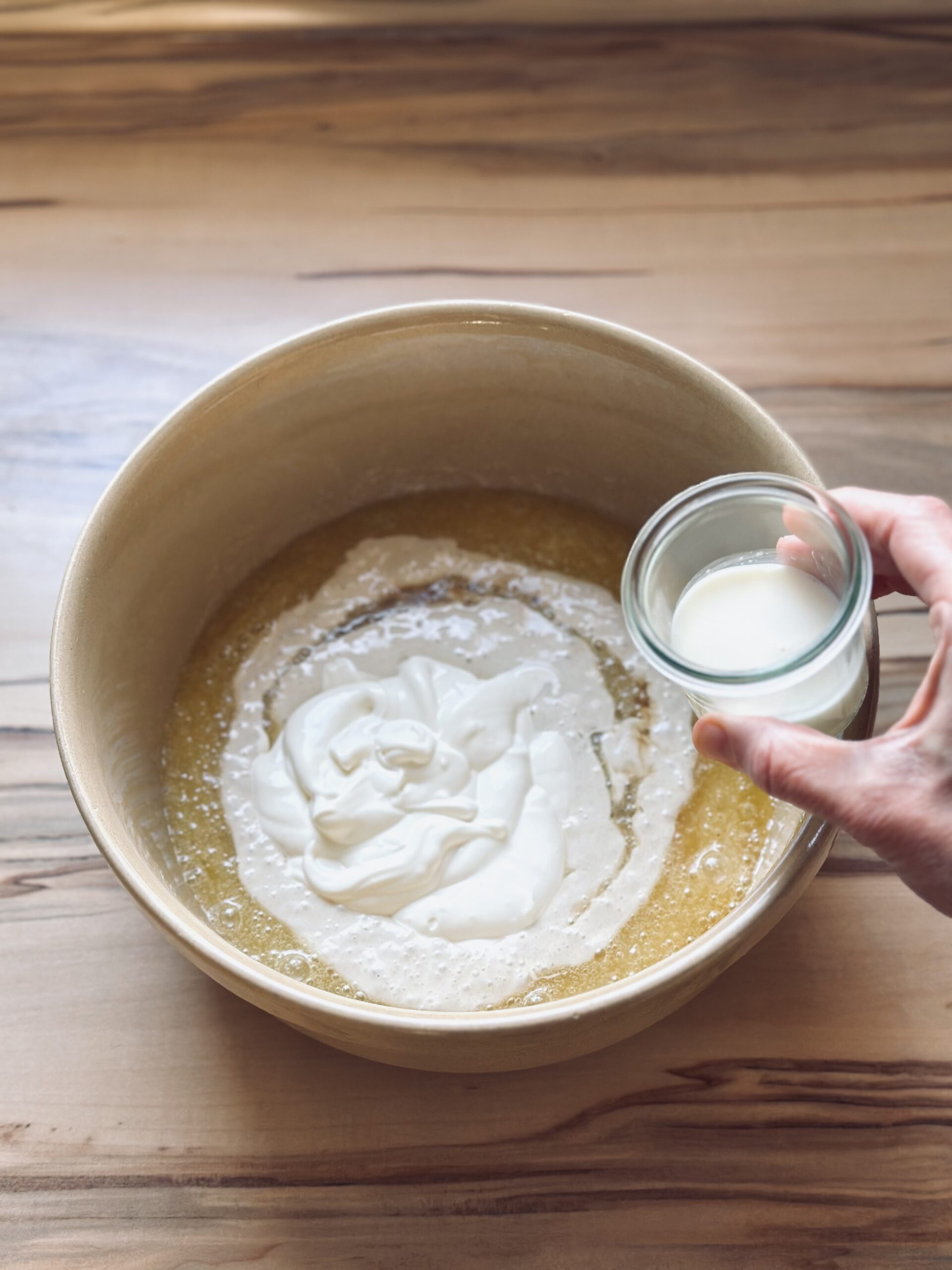 Milch hinzufügen und einrühren