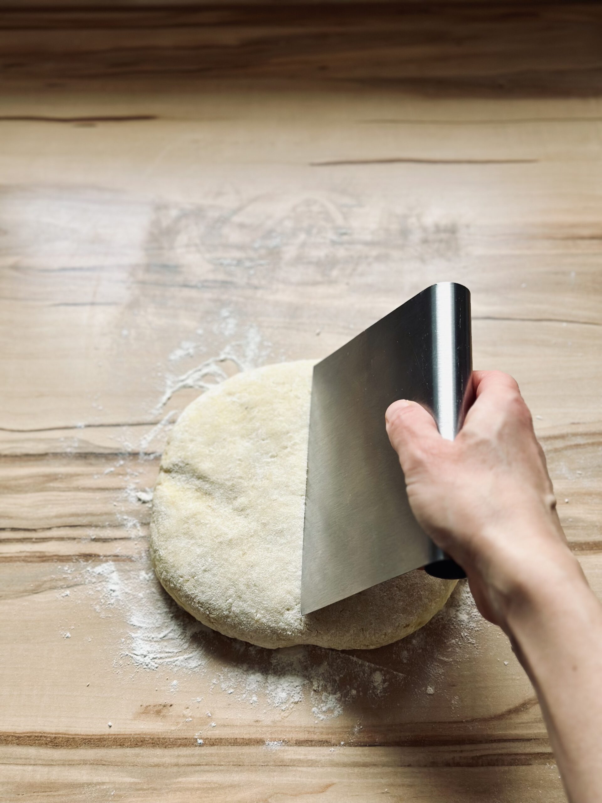 Teig in acht Stücke schneiden