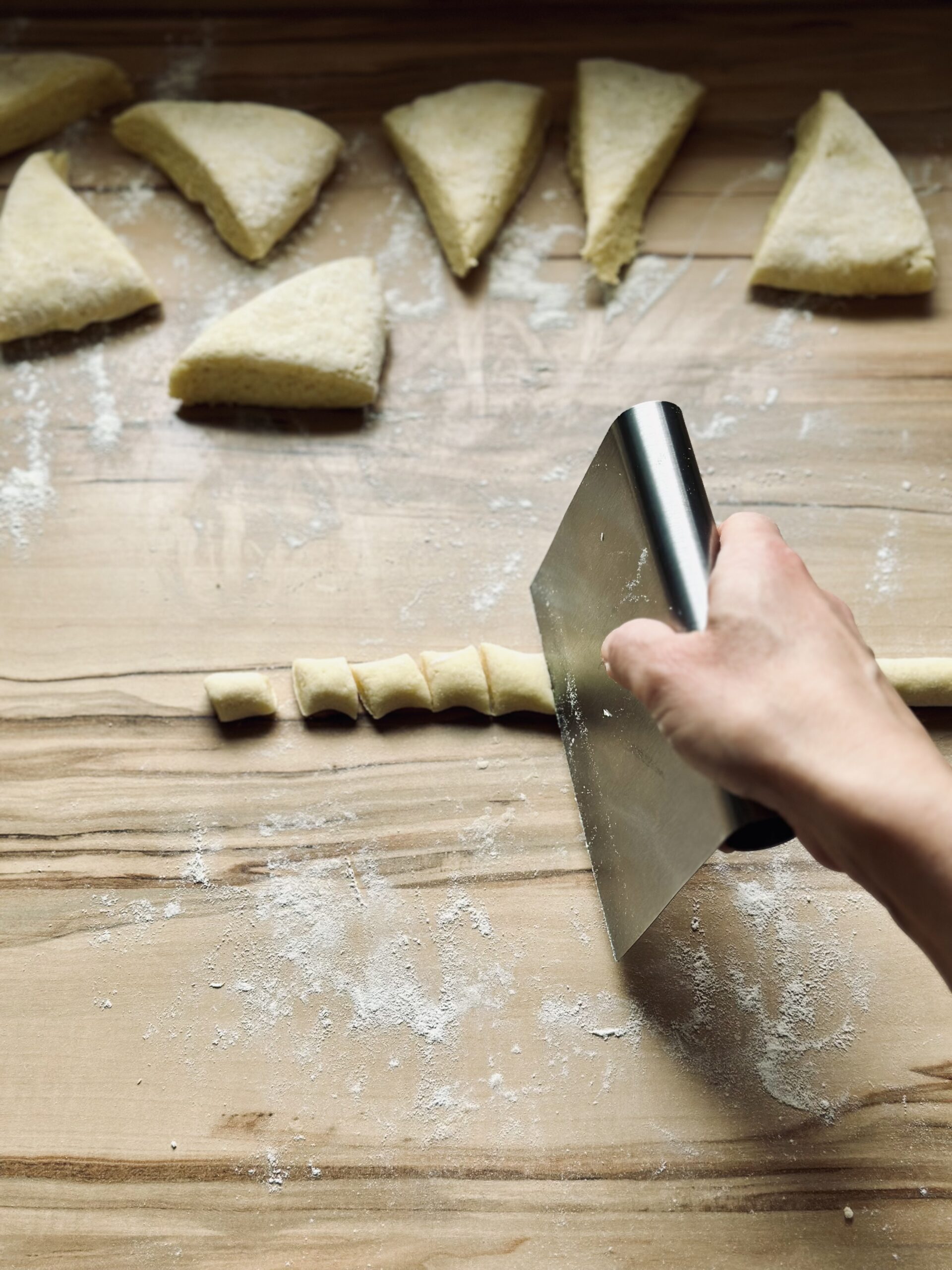 Rolle in 1-2 cm große Stücke schneiden