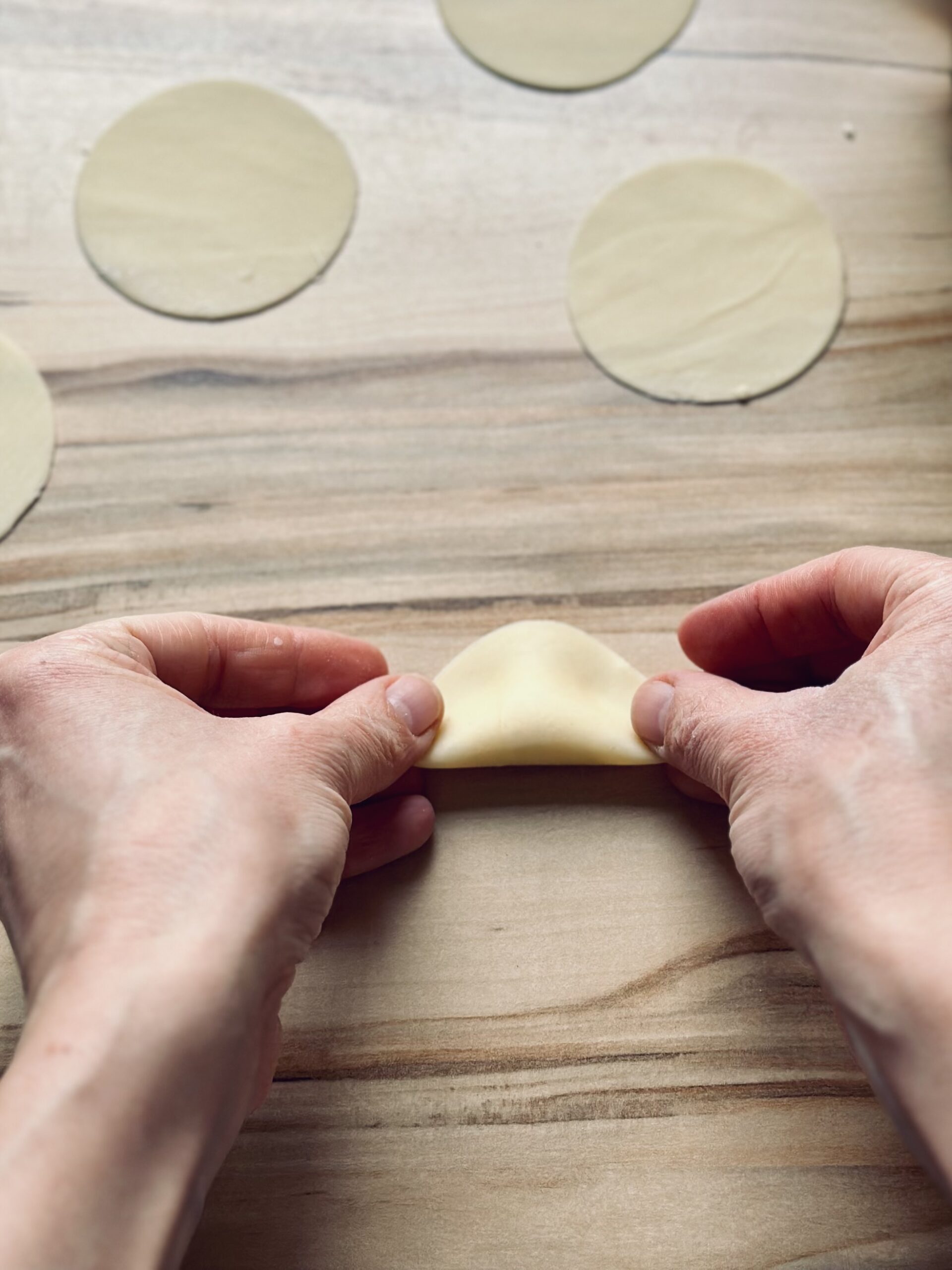 Pierogi formen und gut verschließen
