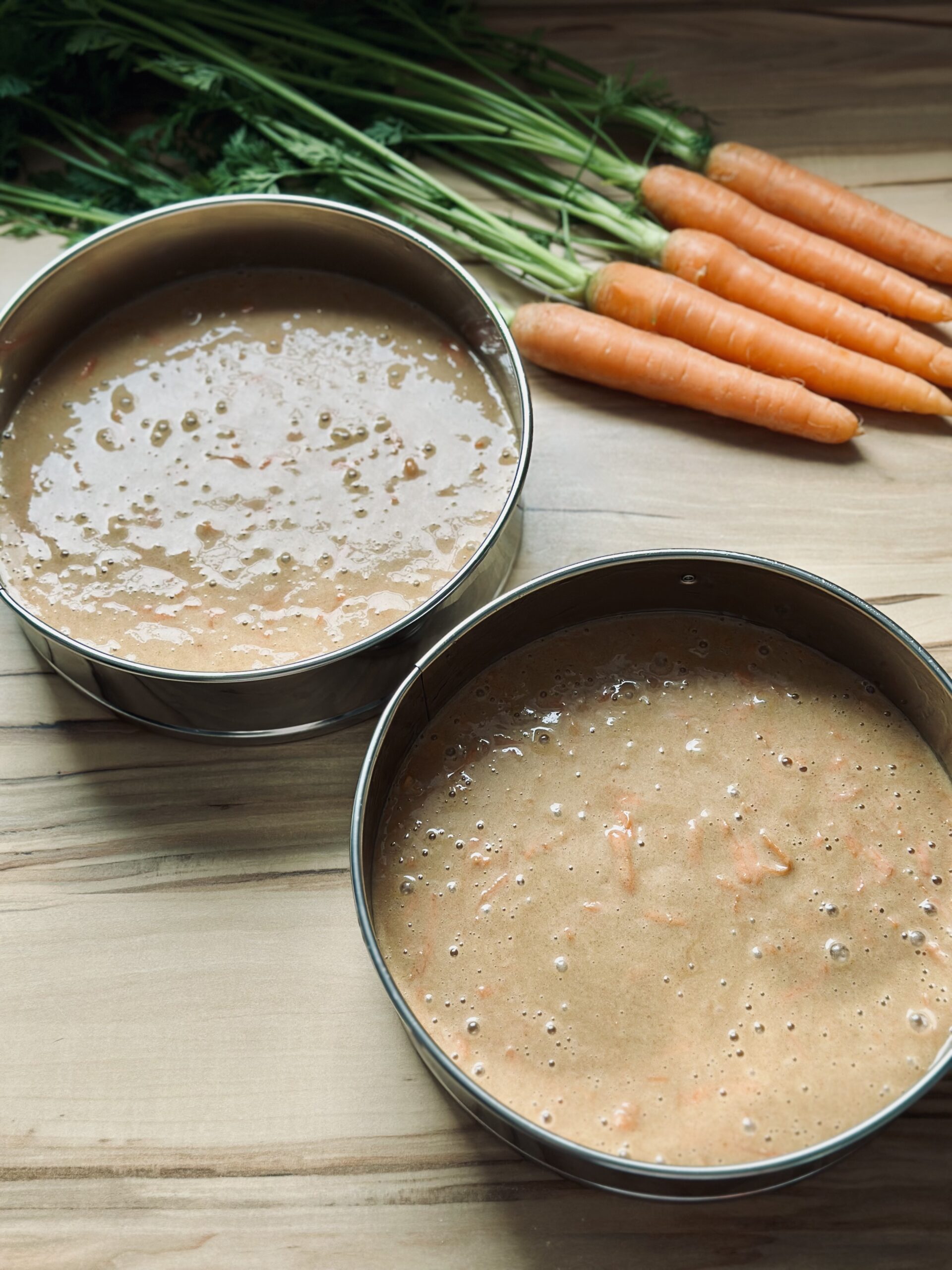 Fertige Karottenkuchen mit Sauerteig bereit zum backen