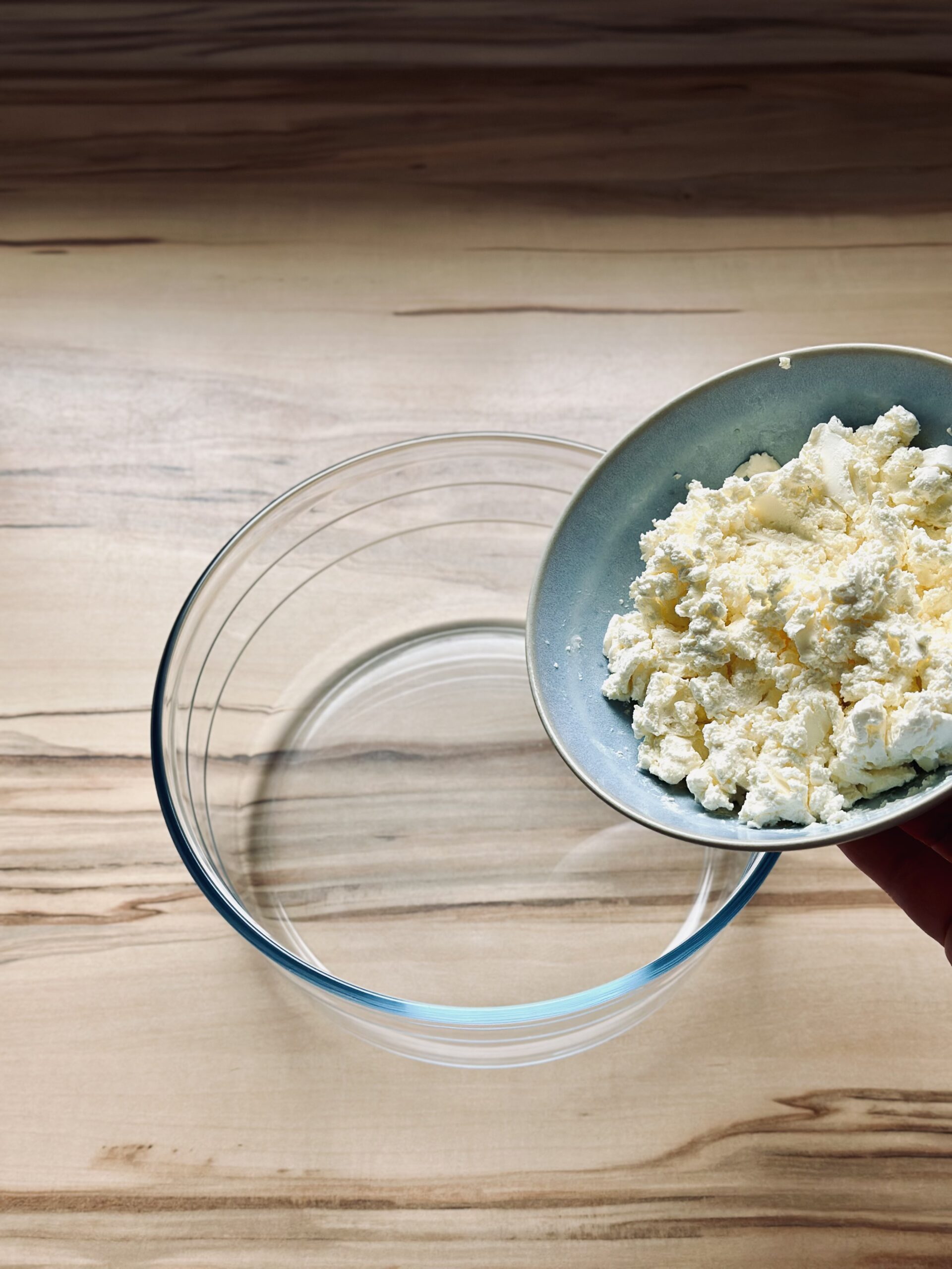 Mascarpone in eine Rührschüssel geben